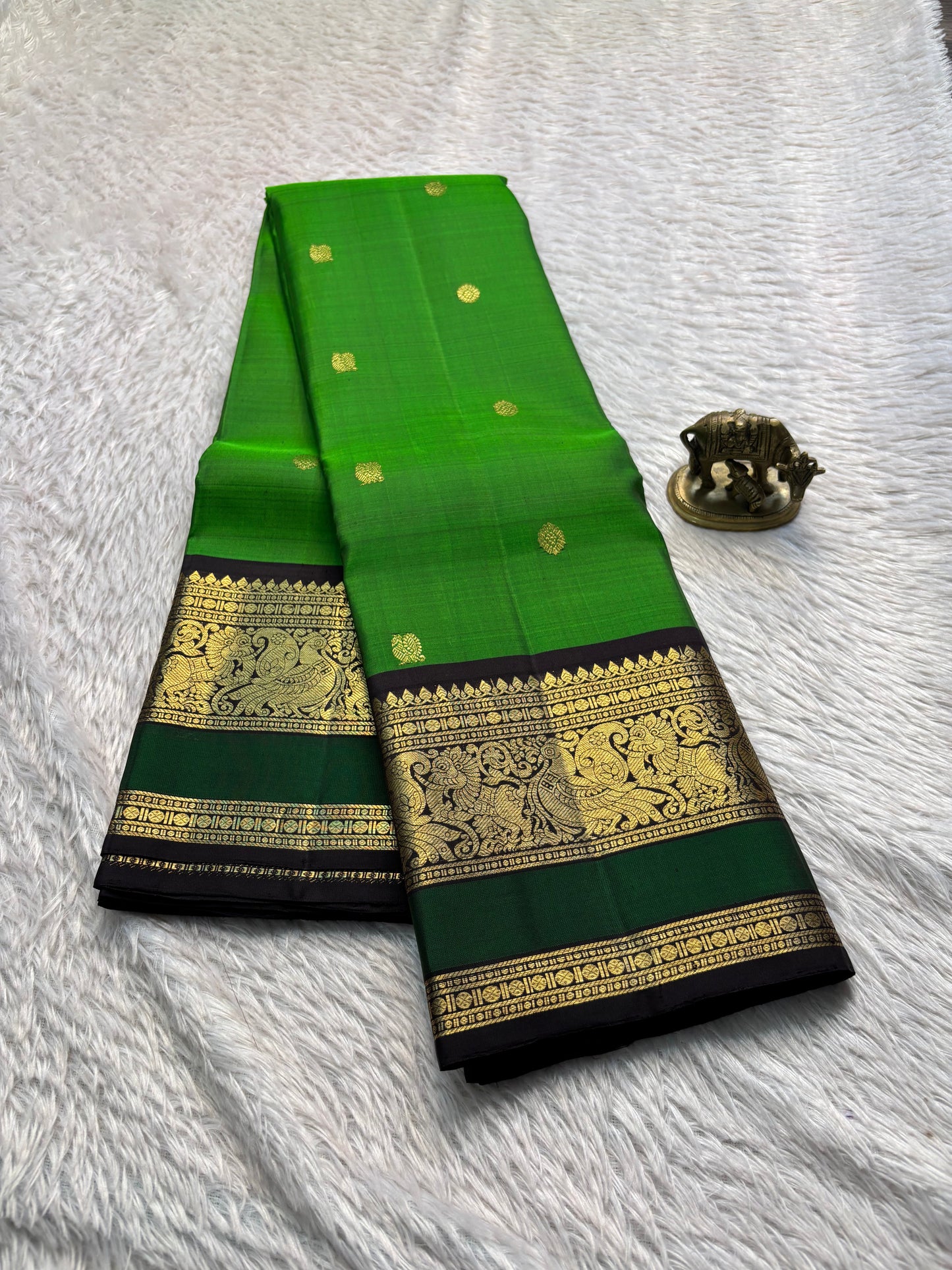 Kankana (3D) : Leaf green-dark brown-dark green