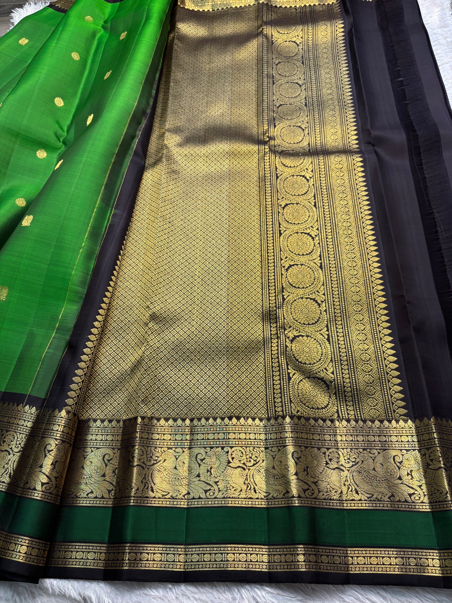 Kankana (3D) : Leaf green-dark brown-dark green