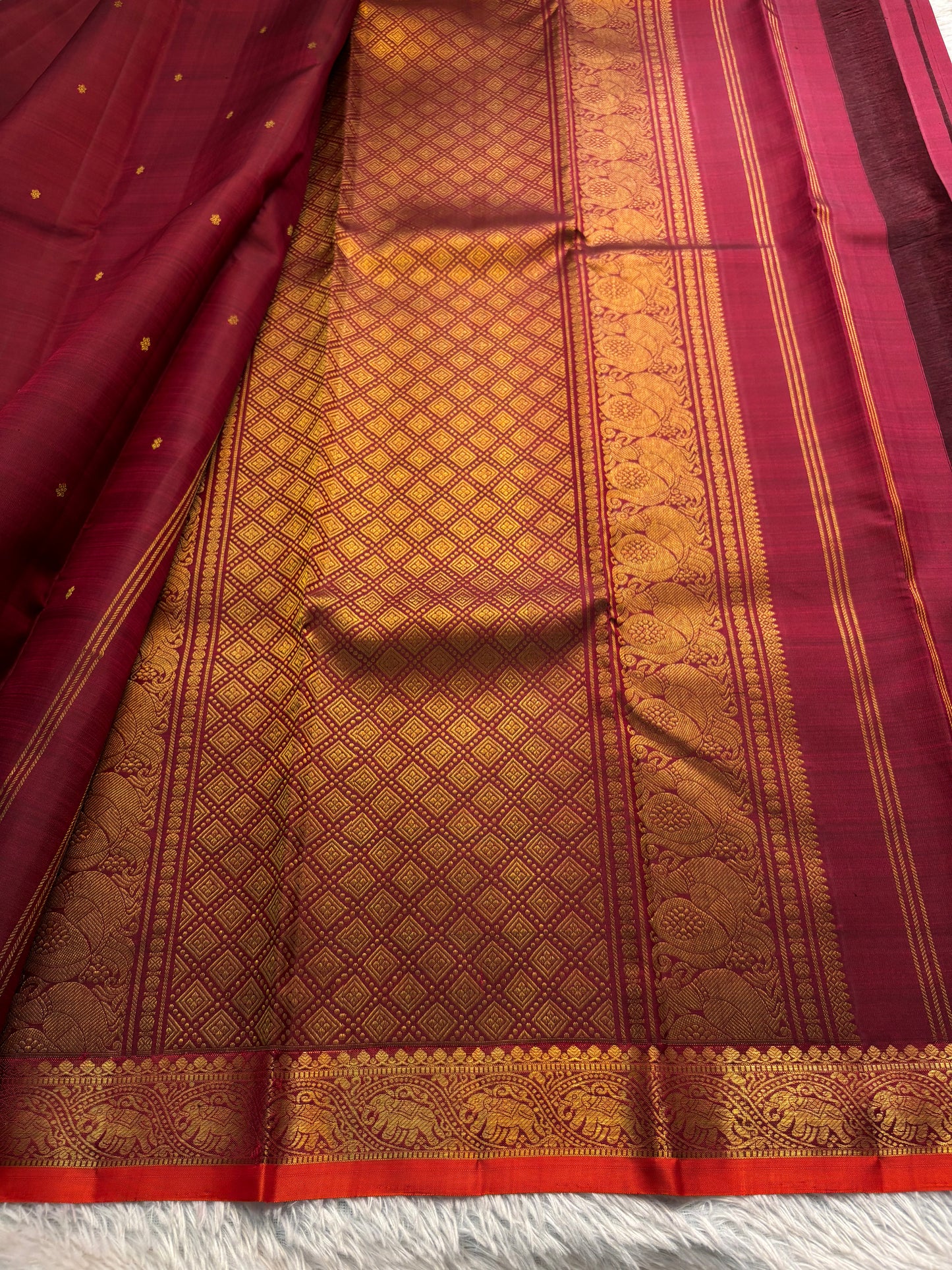 Sundari (2D) : Maroon-dark orange