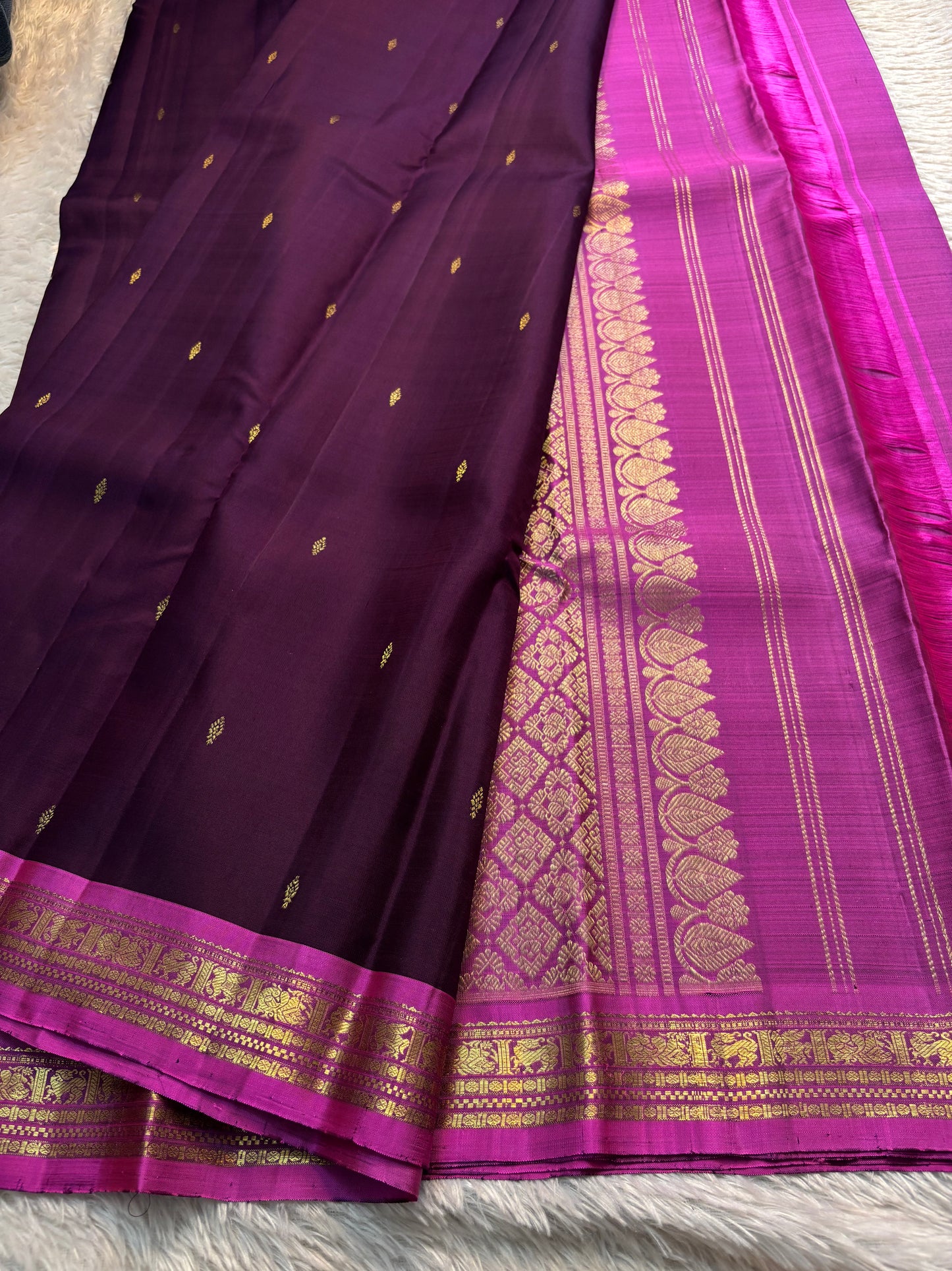 Sundari (2D) : Dark wine-magenta