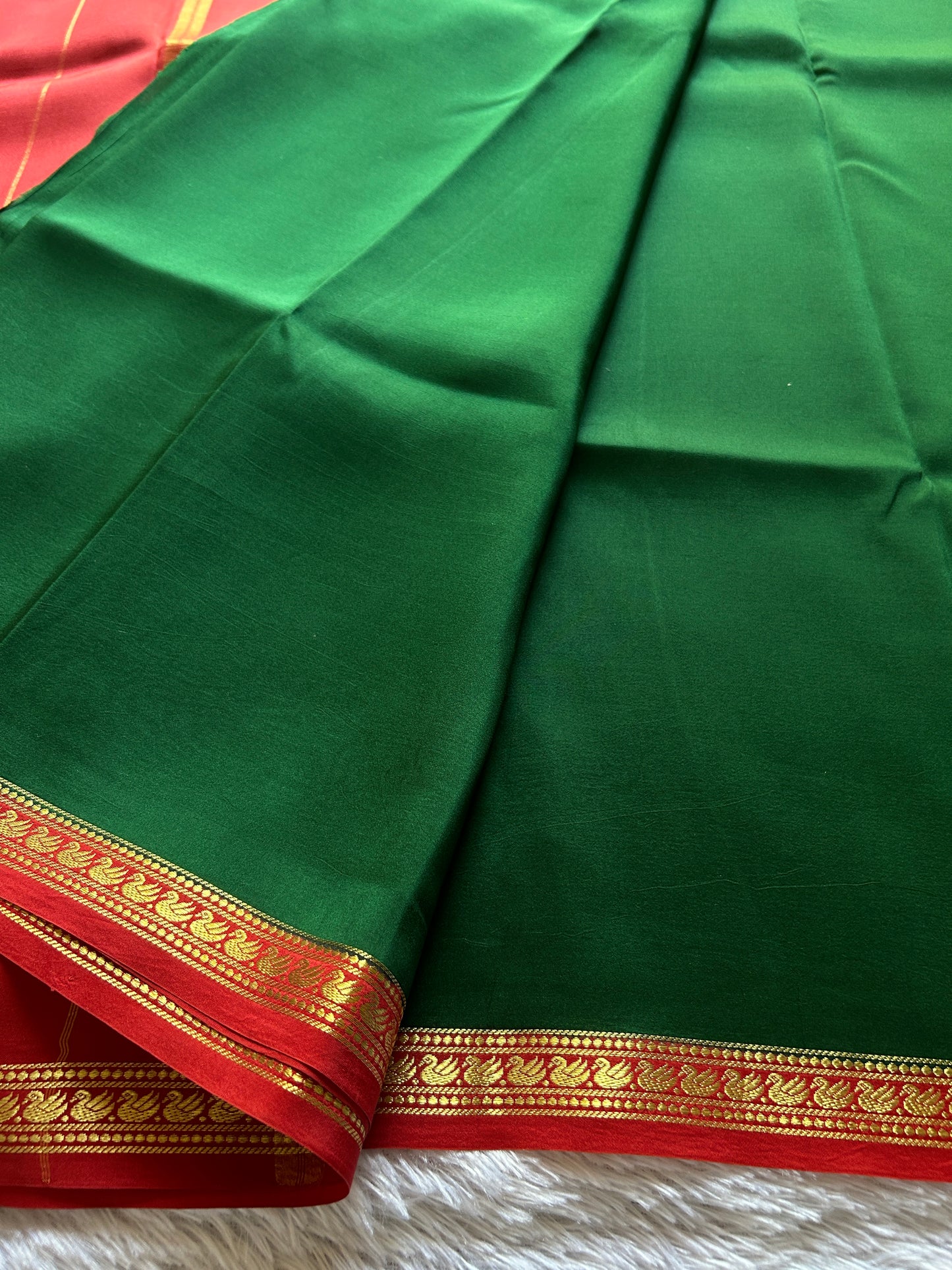 Hamsa (2D) : Bottle green-red