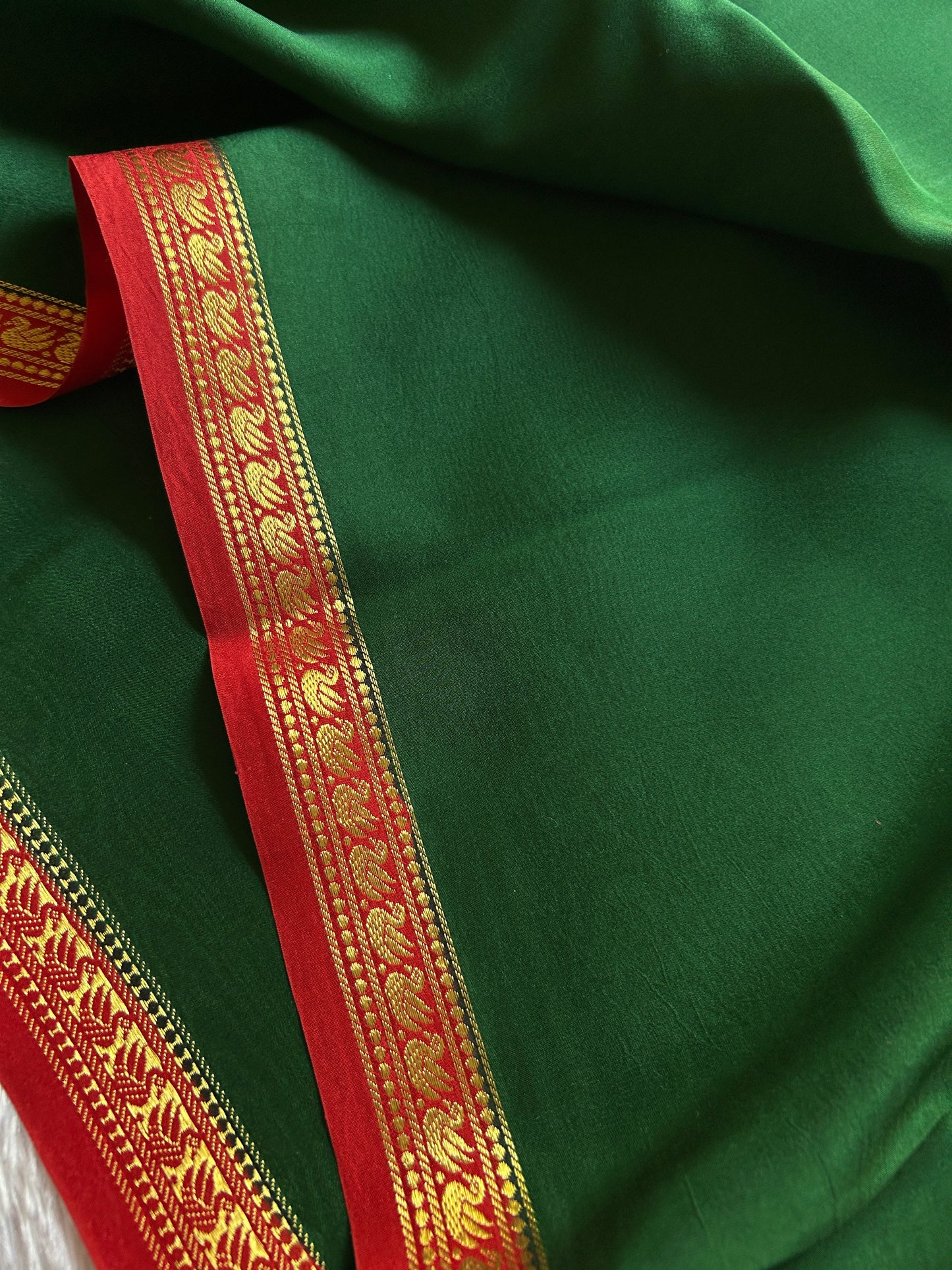 Hamsa (2D) : Bottle green-red