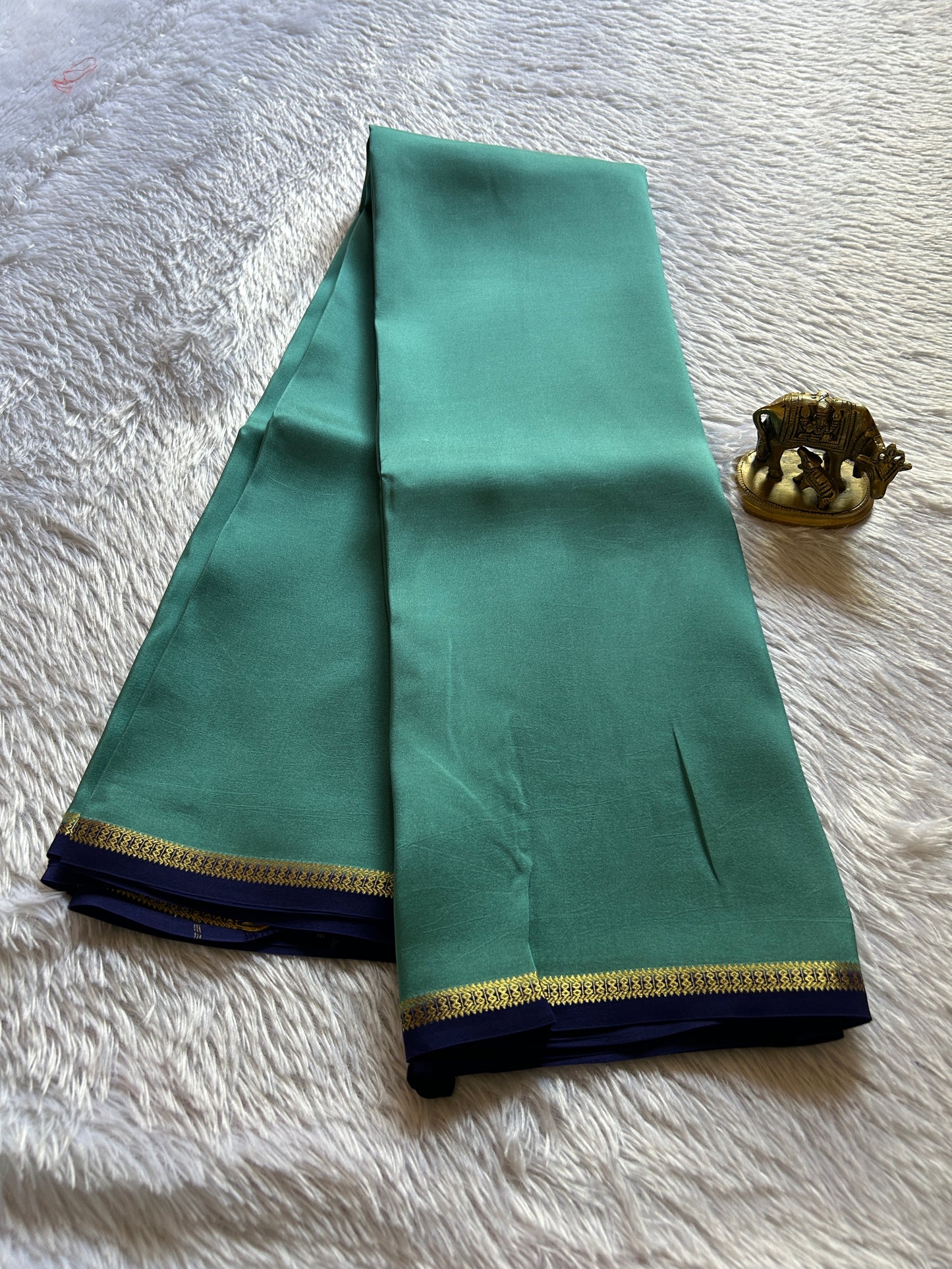 Mangala (2D) : Mint green-navy blue