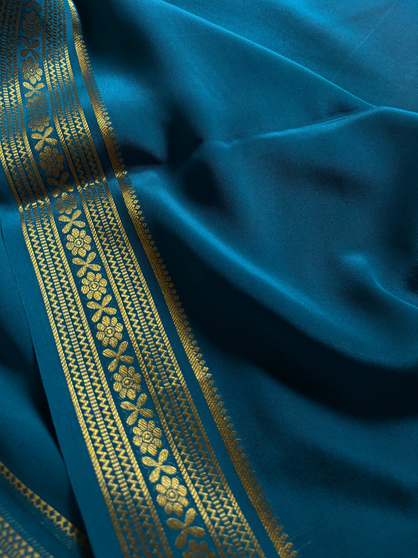 Kanthi : Solid Teal blue