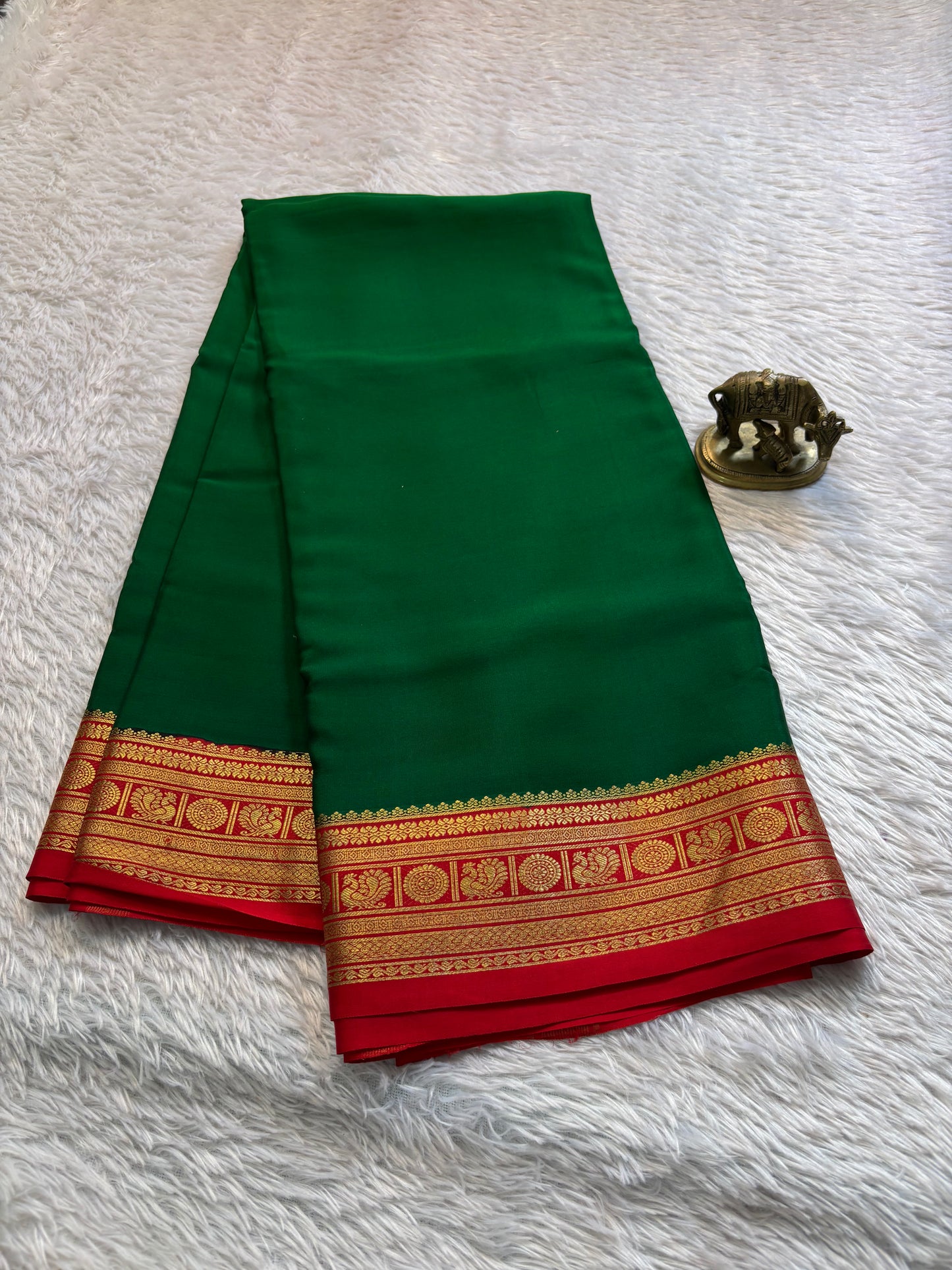Shubha (2D) : Bottle green-red