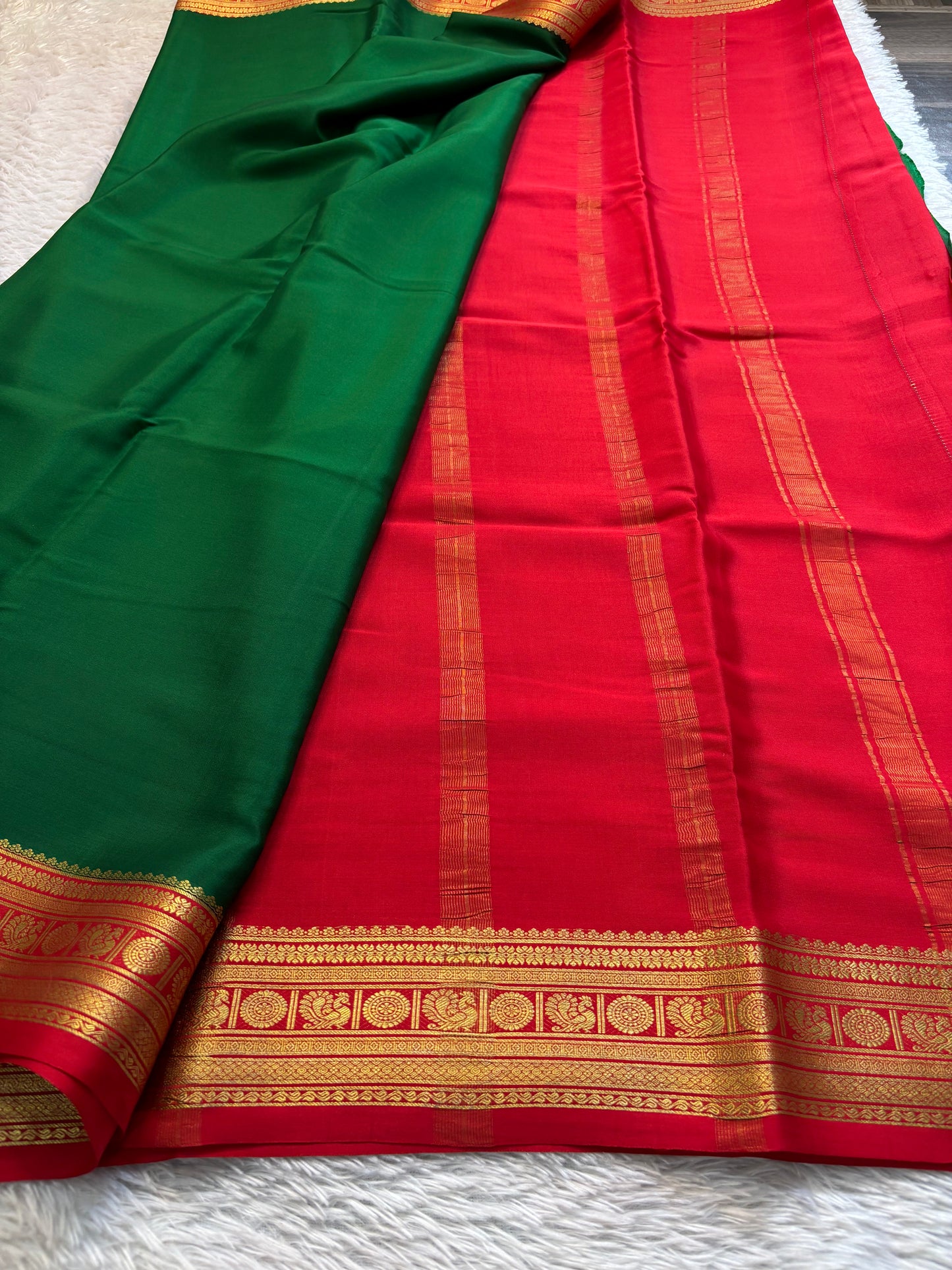 Shubha (2D) : Bottle green-red