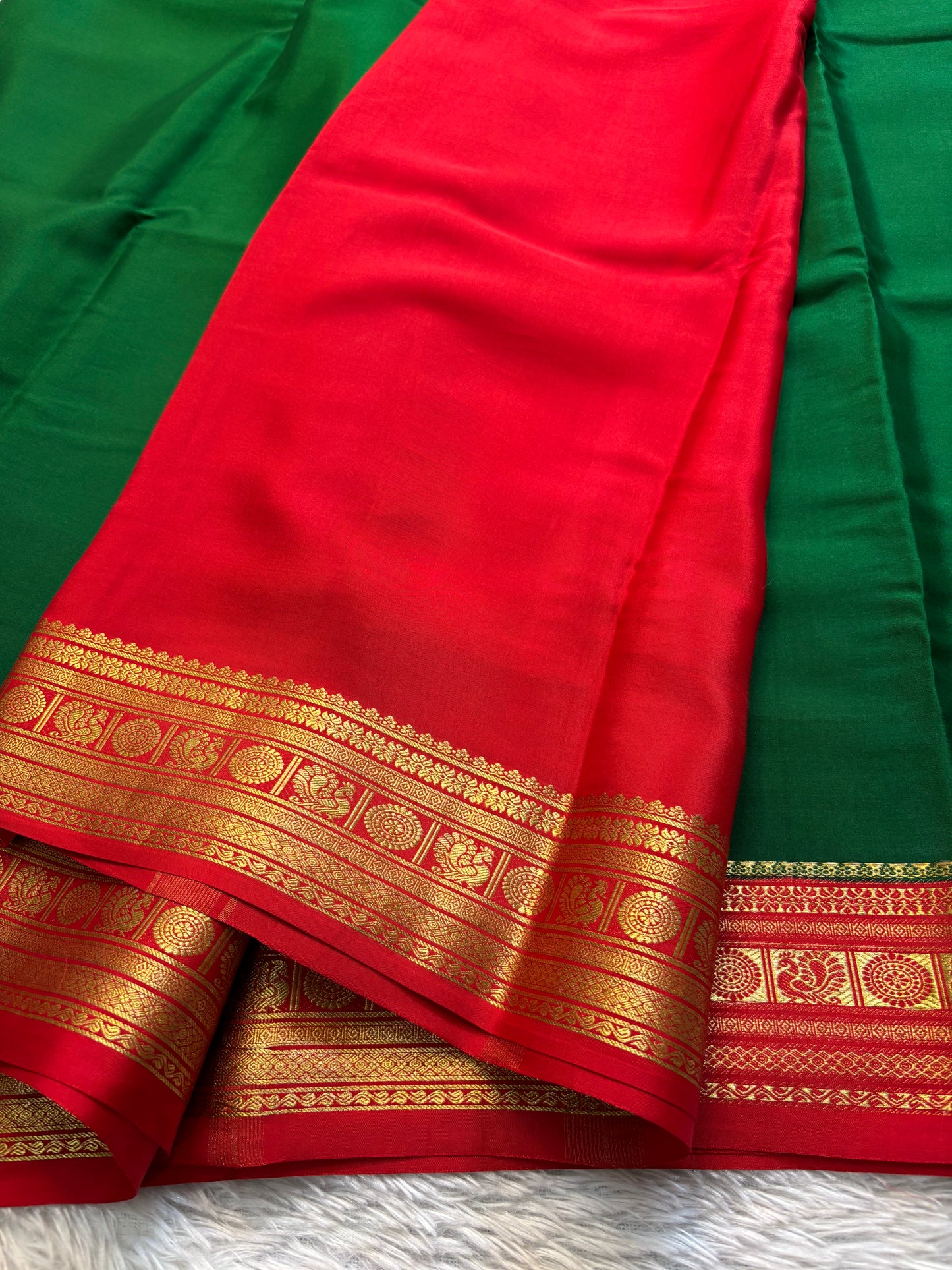Shubha (2D) : Bottle green-red