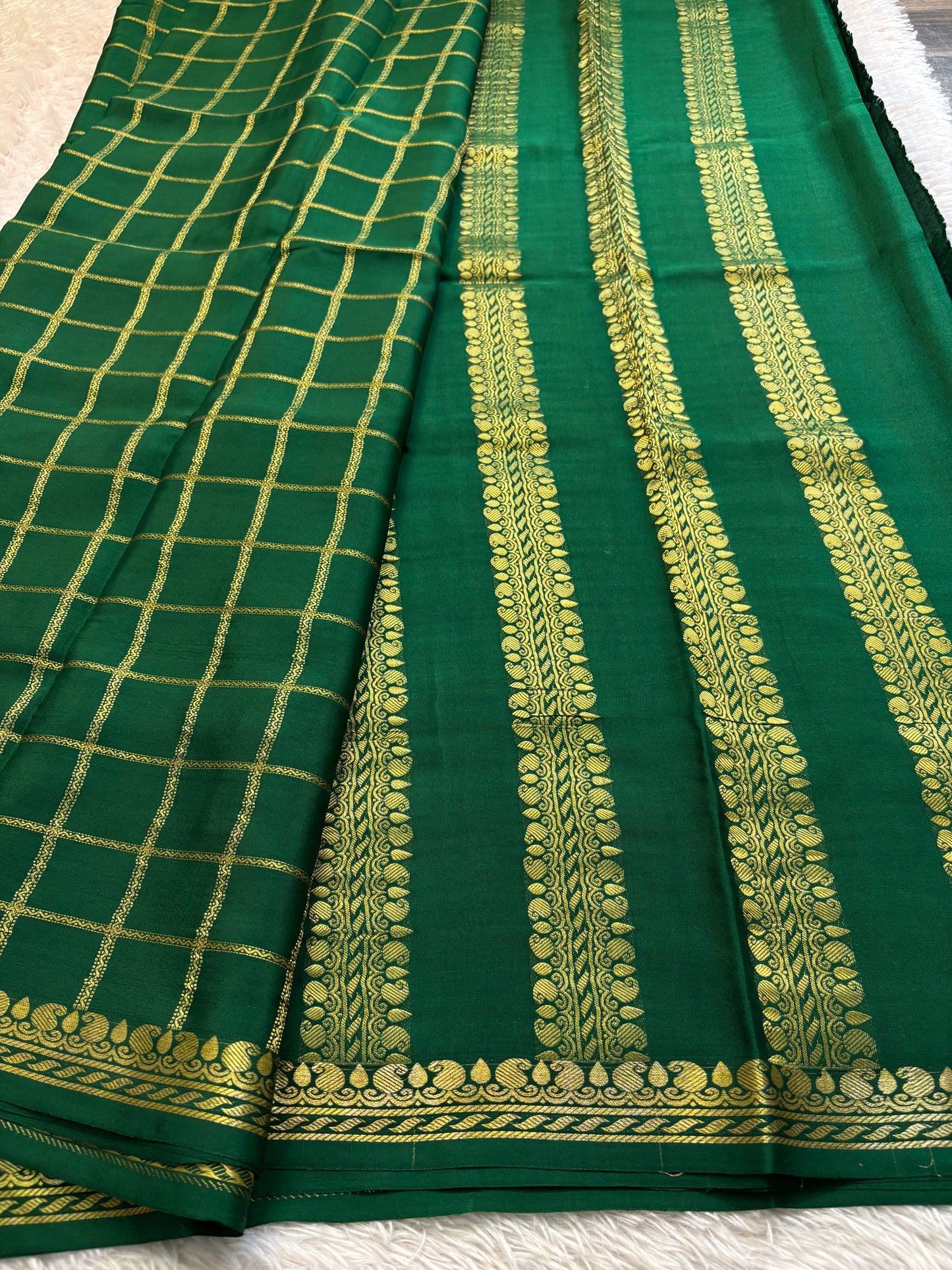 Chaya : Solid Bottle green
