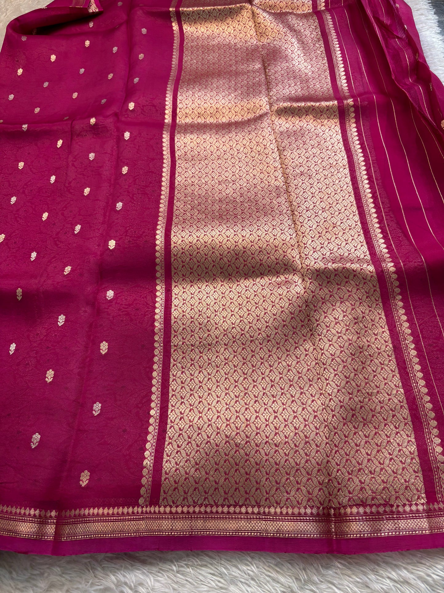Ishani : Solid Rani pink