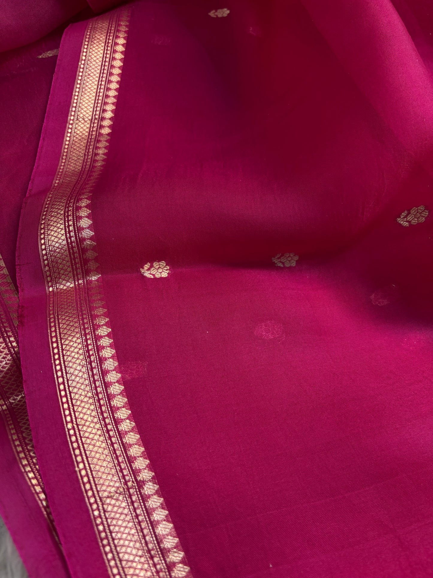 Ishani : Solid Rani pink