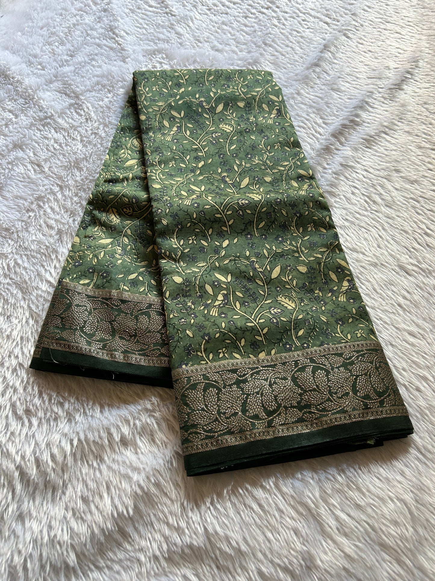 Sarala (2D) : Greyish green-dark green