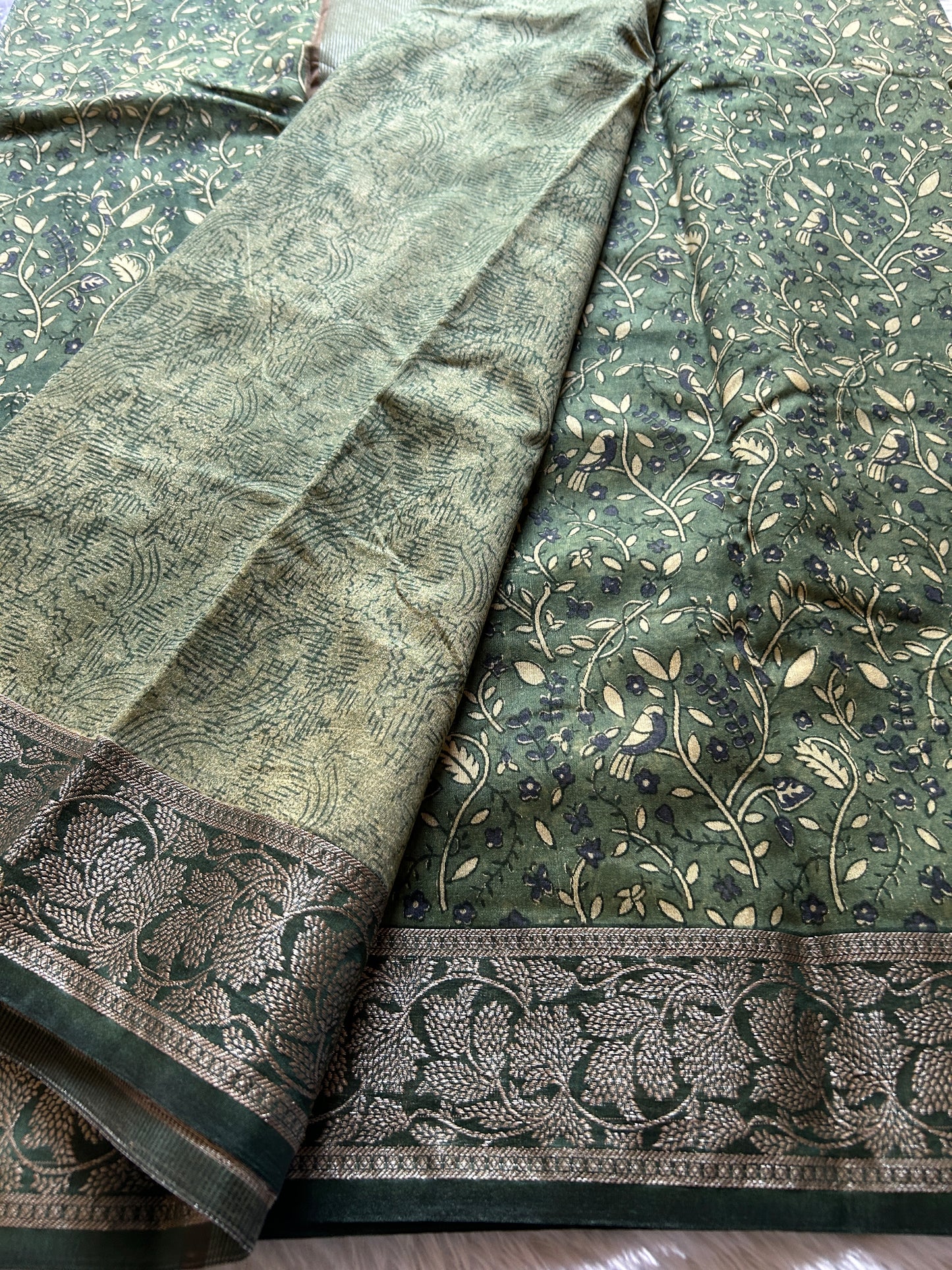 Sarala (2D) : Greyish green-dark green