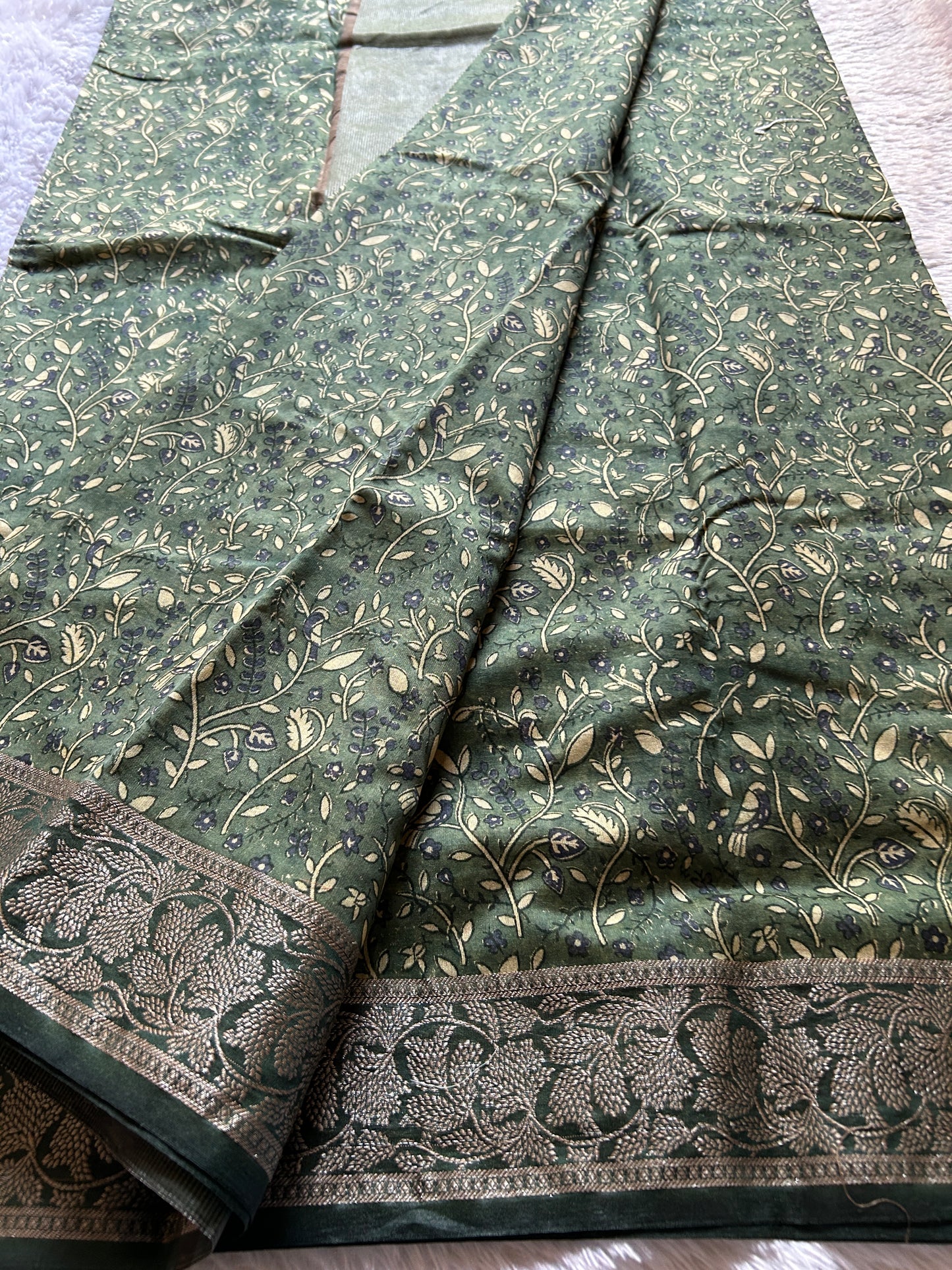 Sarala (2D) : Greyish green-dark green