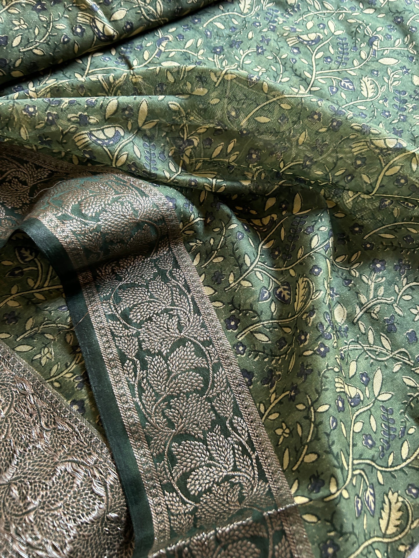 Sarala (2D) : Greyish green-dark green