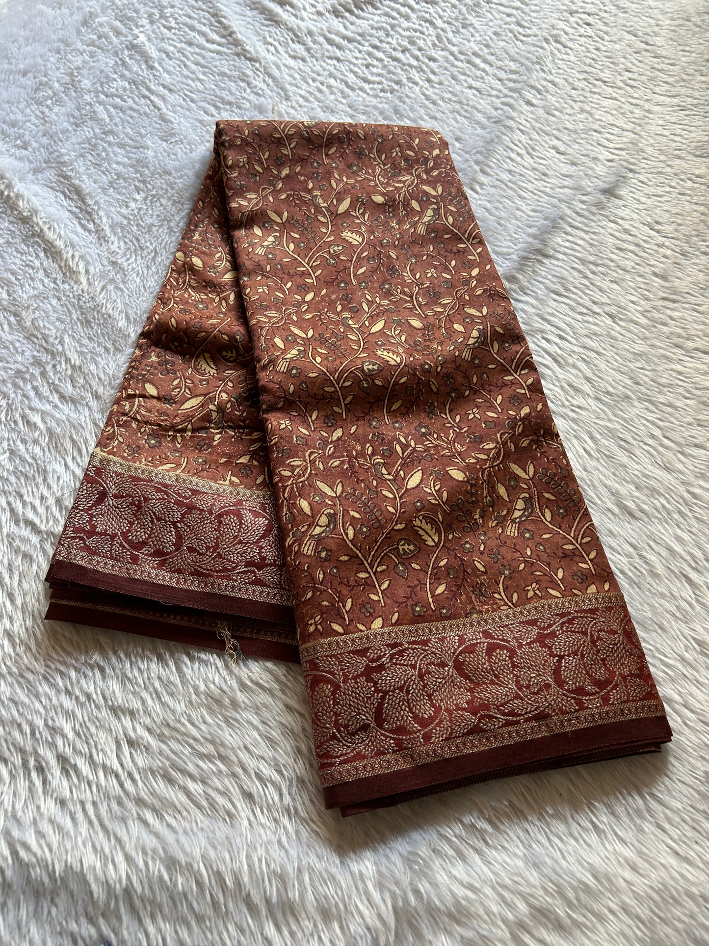 Sarala (2D) : Rust brown-brown