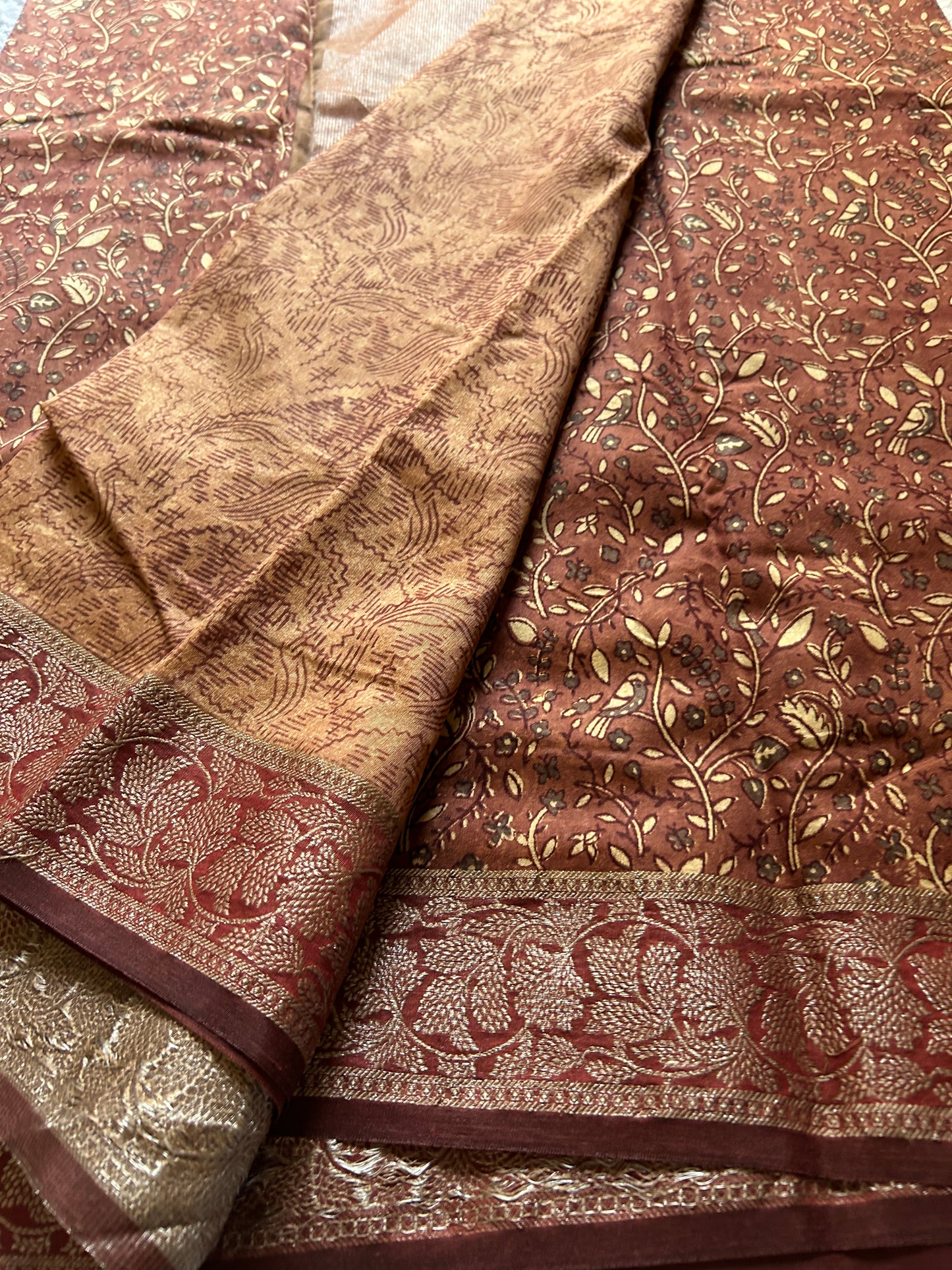 Sarala (2D) : Rust brown-brown