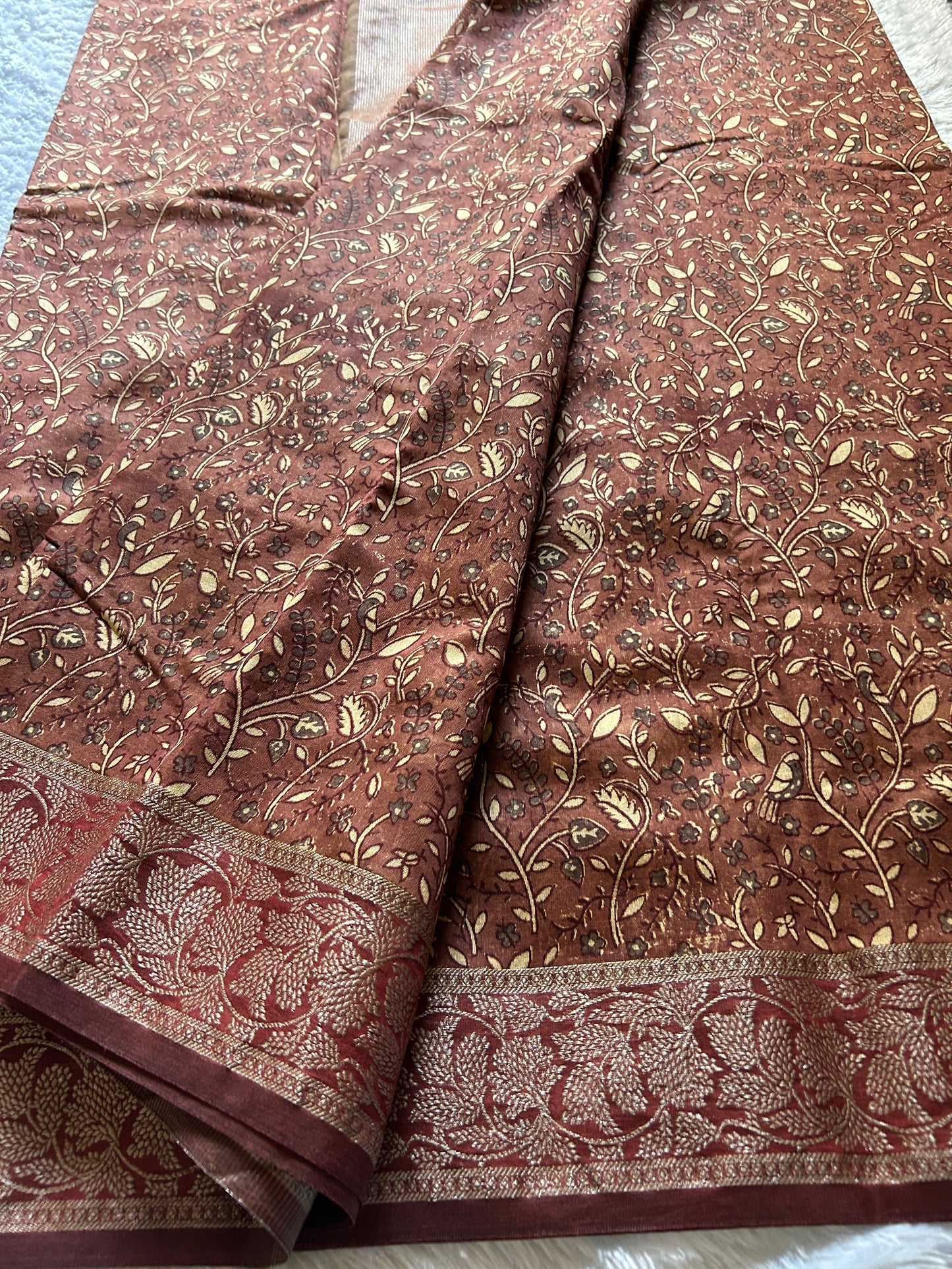 Sarala (2D) : Rust brown-brown