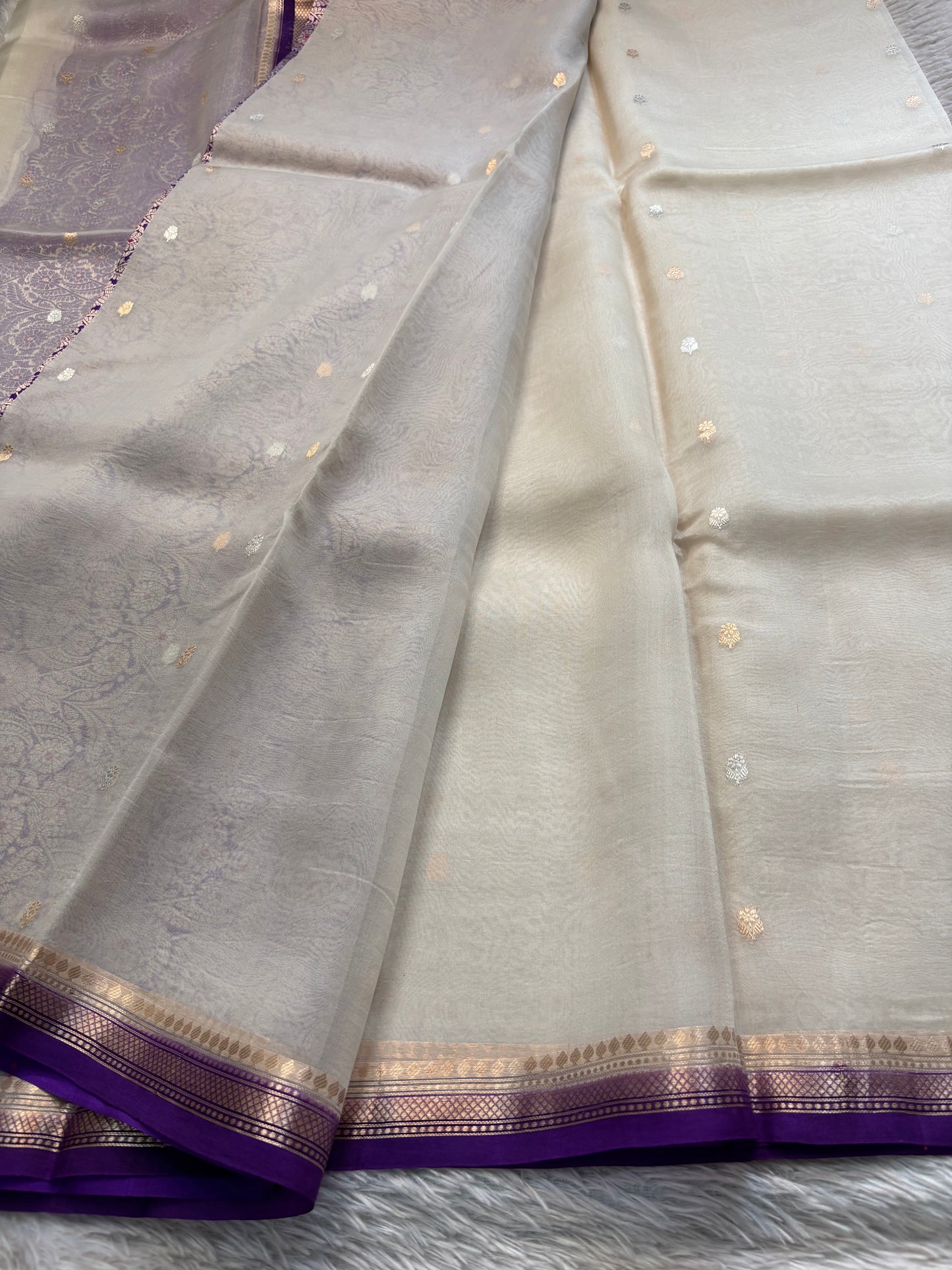 Ishani (2D) : Off white-purple