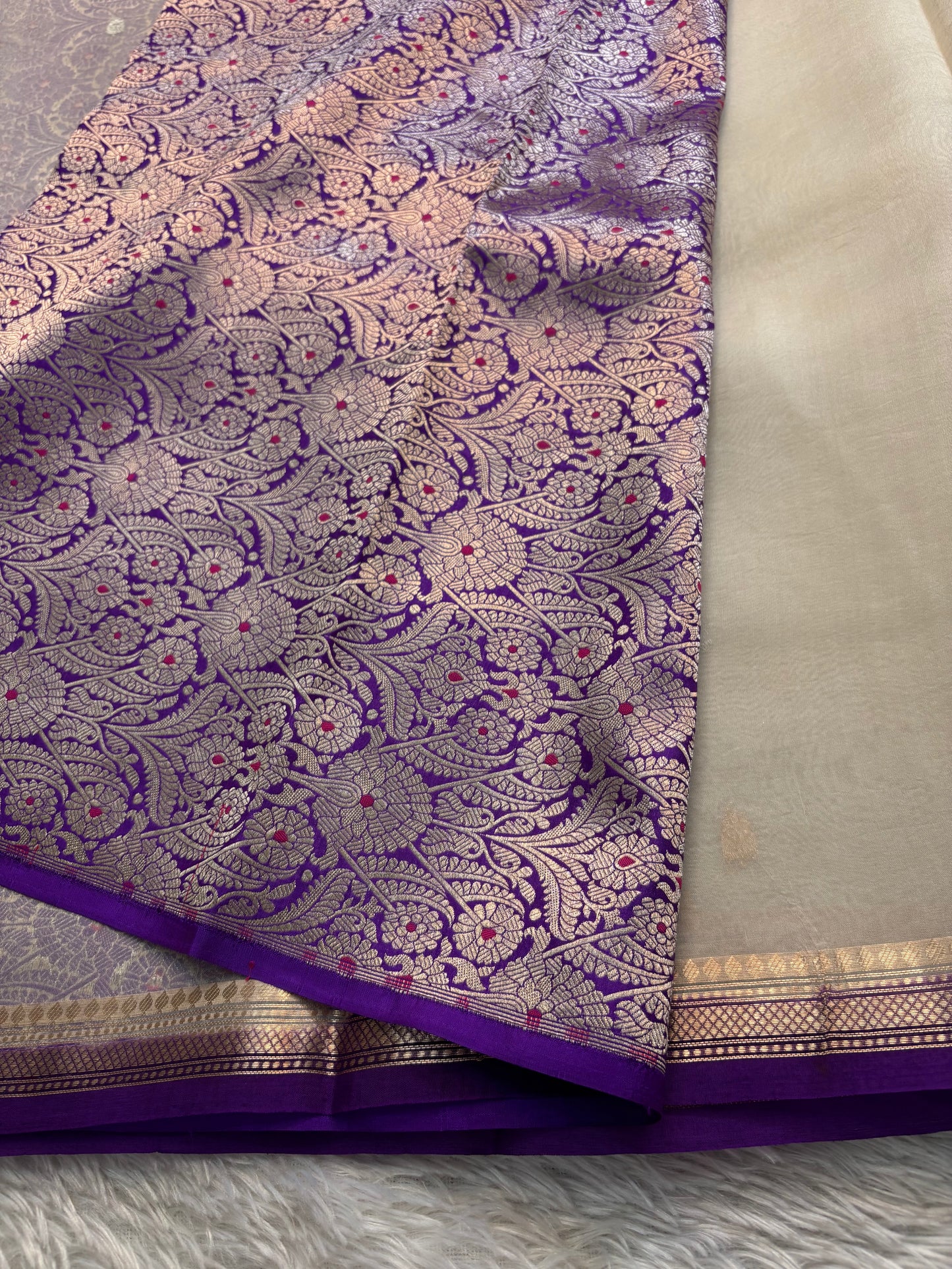 Ishani (2D) : Off white-purple