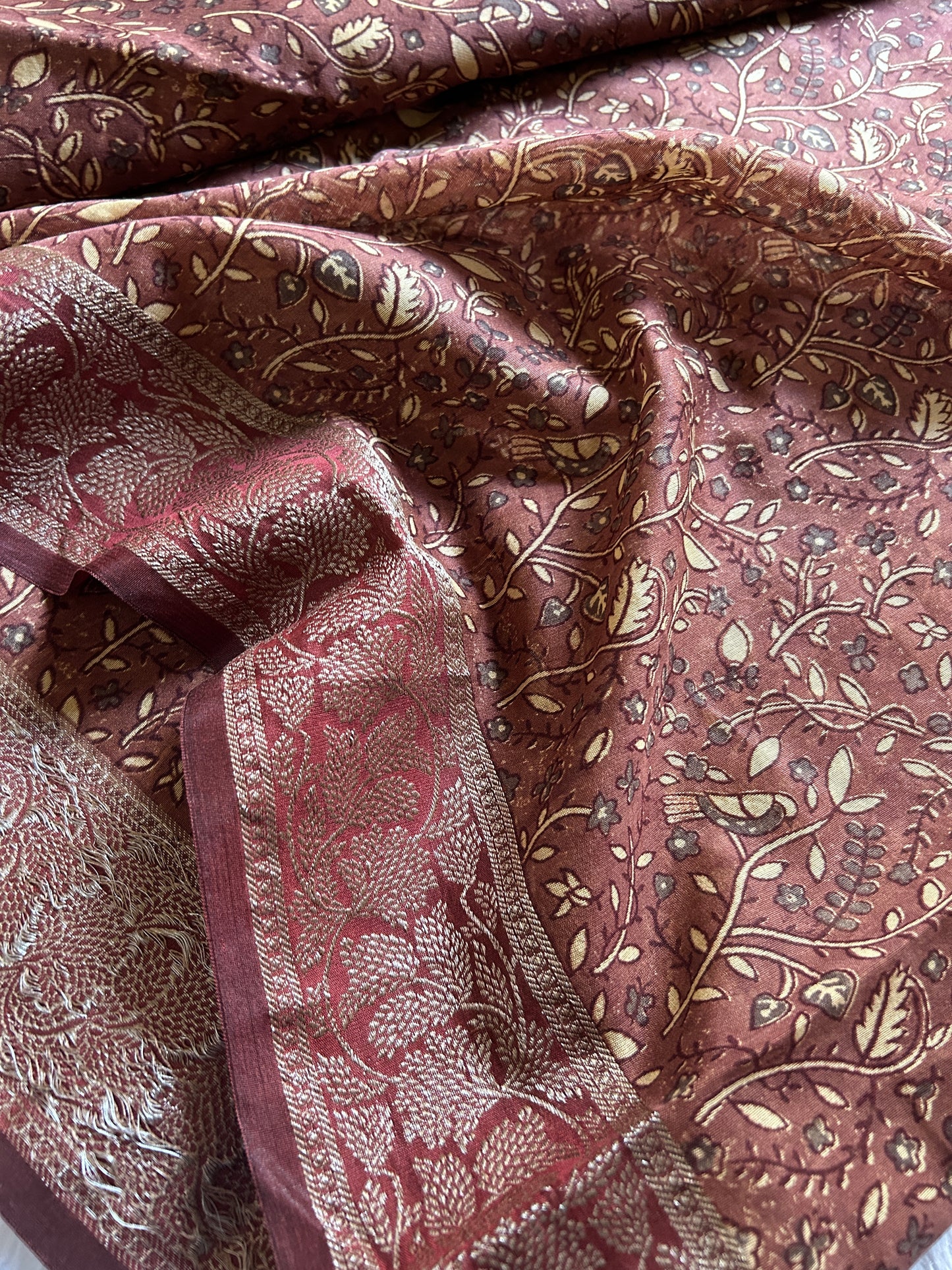 Sarala (2D) : Rust brown-brown