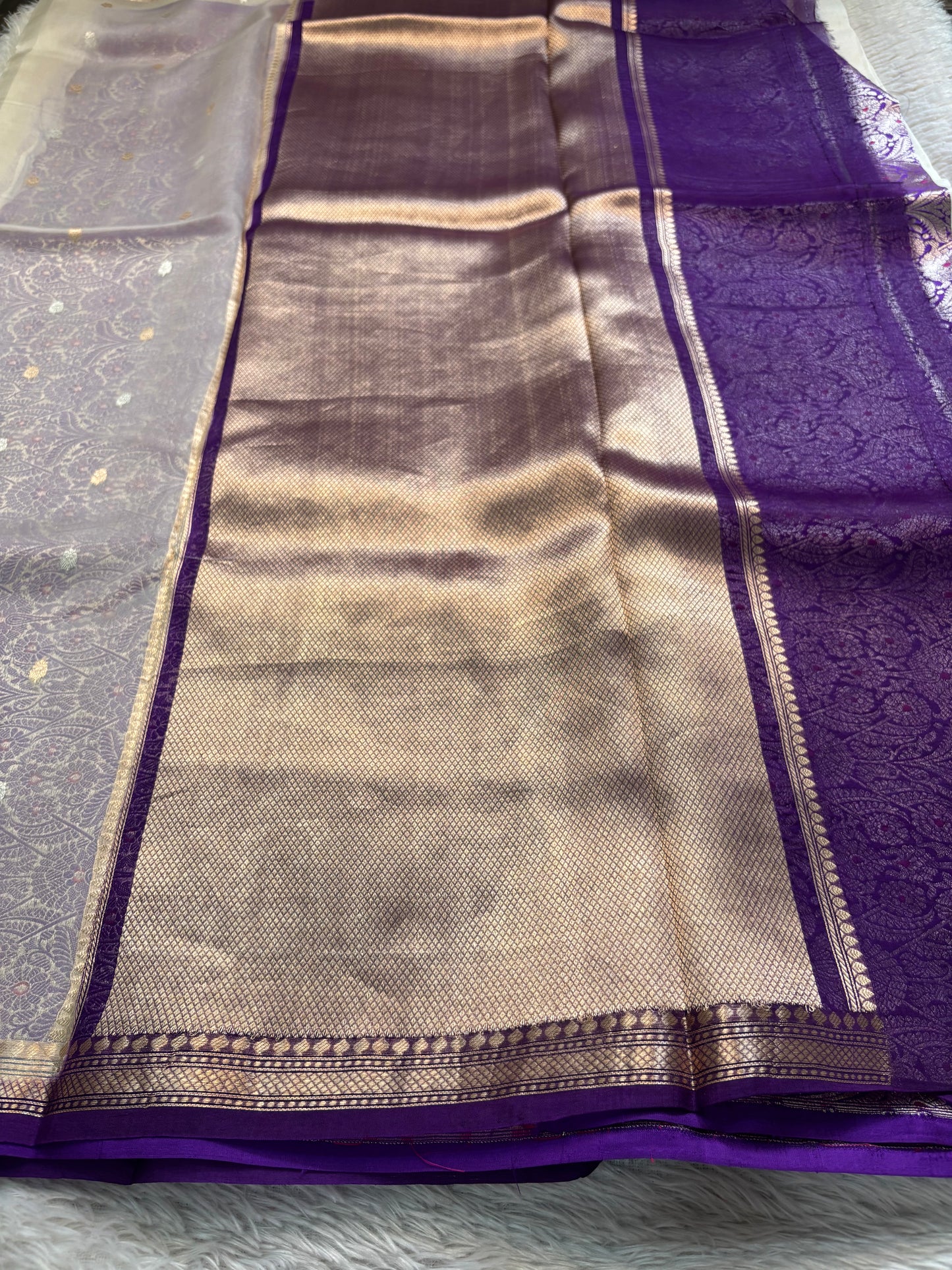 Ishani (2D) : Off white-purple