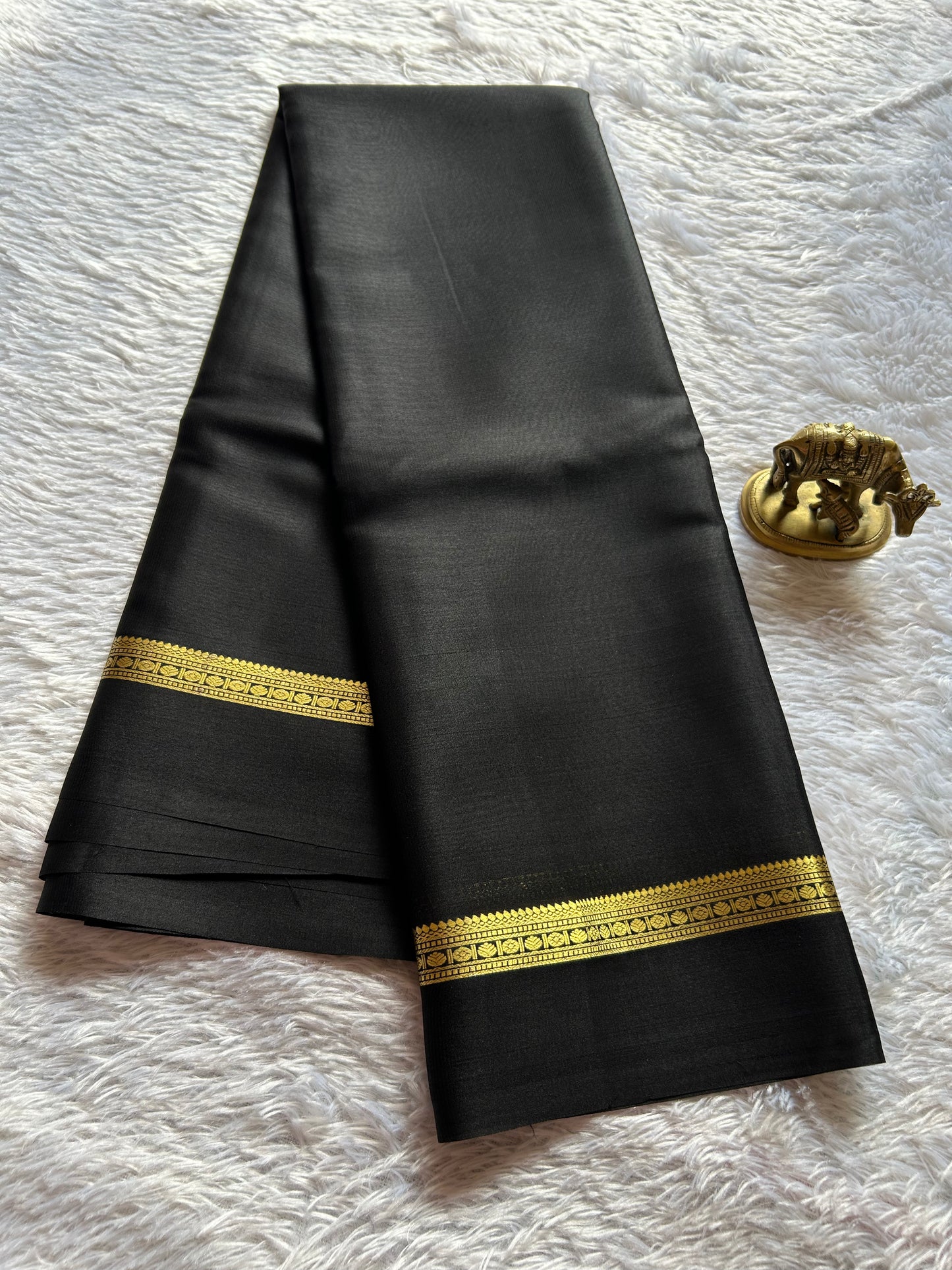 Shambhavi : Solid Black
