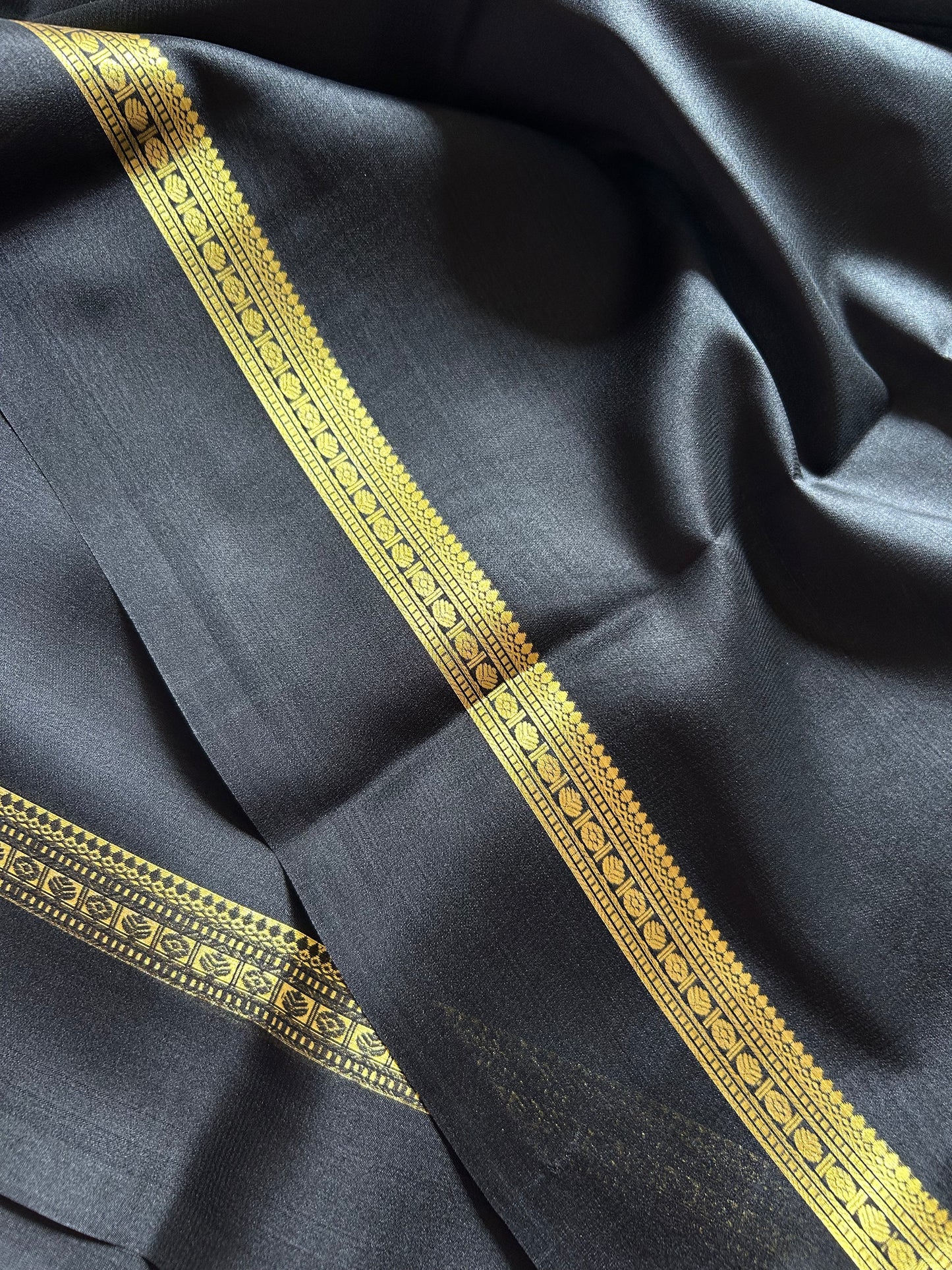 Shambhavi : Solid Black