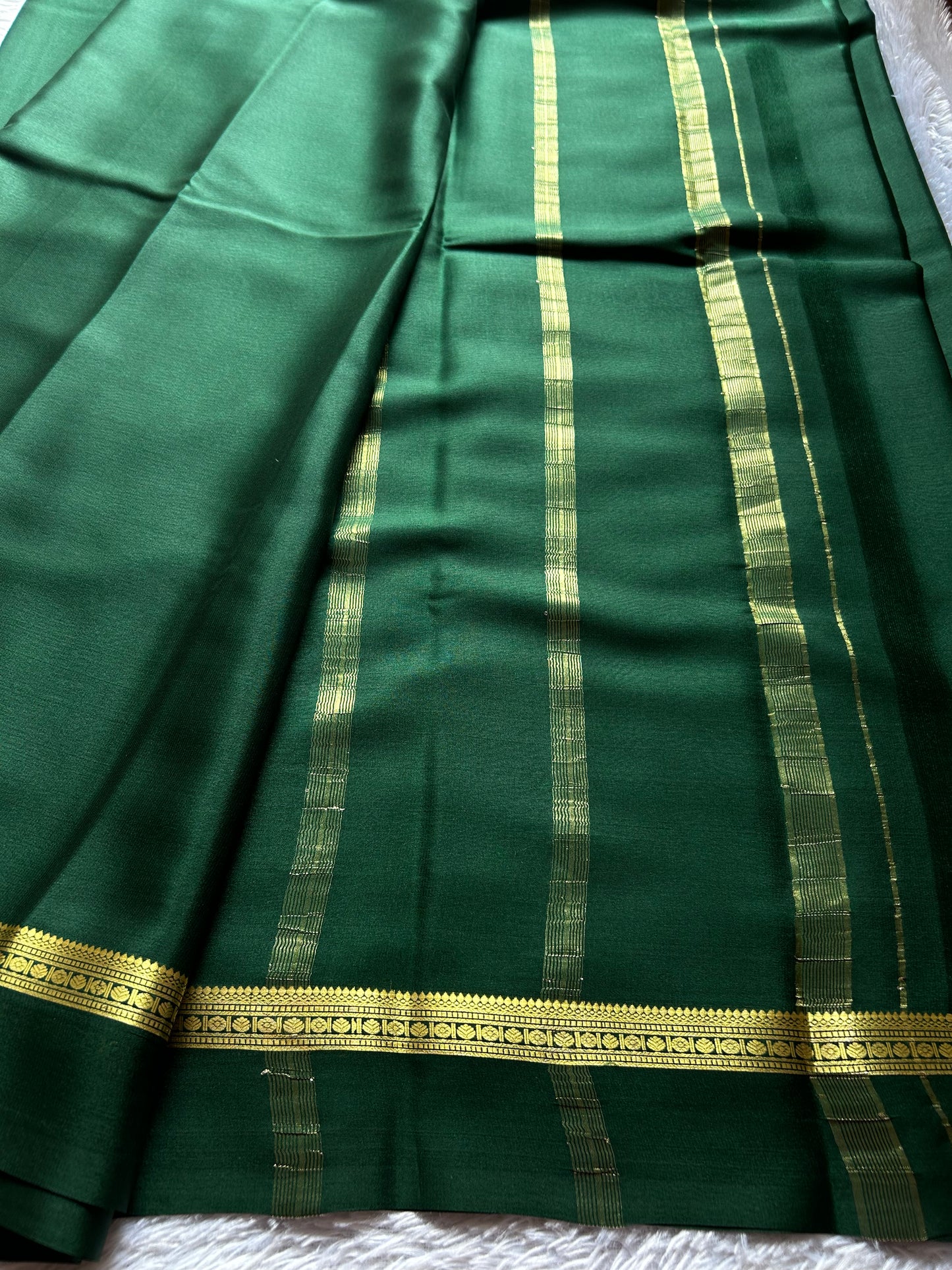Shambhavi : Solid Dark green
