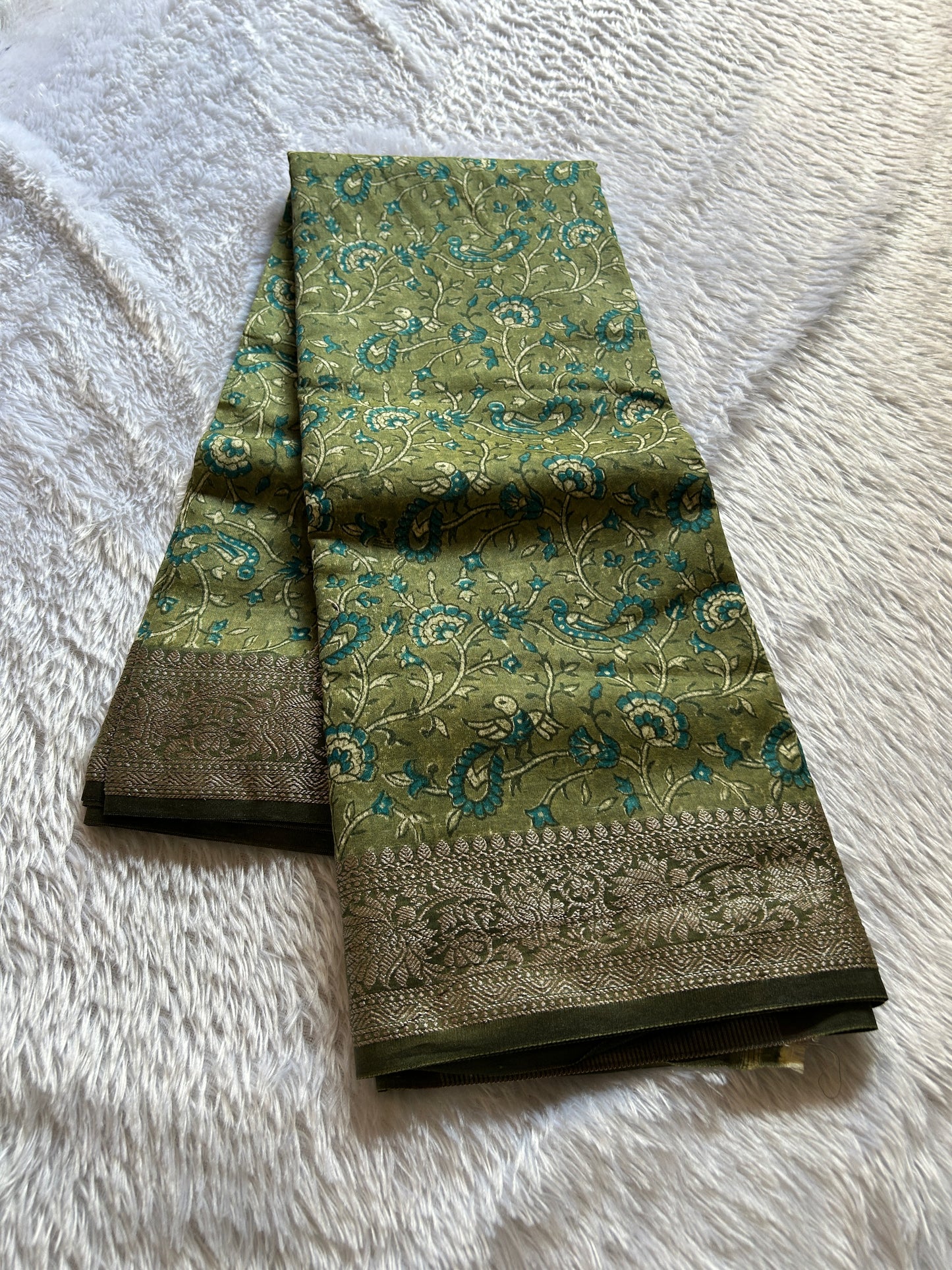Sarala (2D) : Sage green-dark olive green