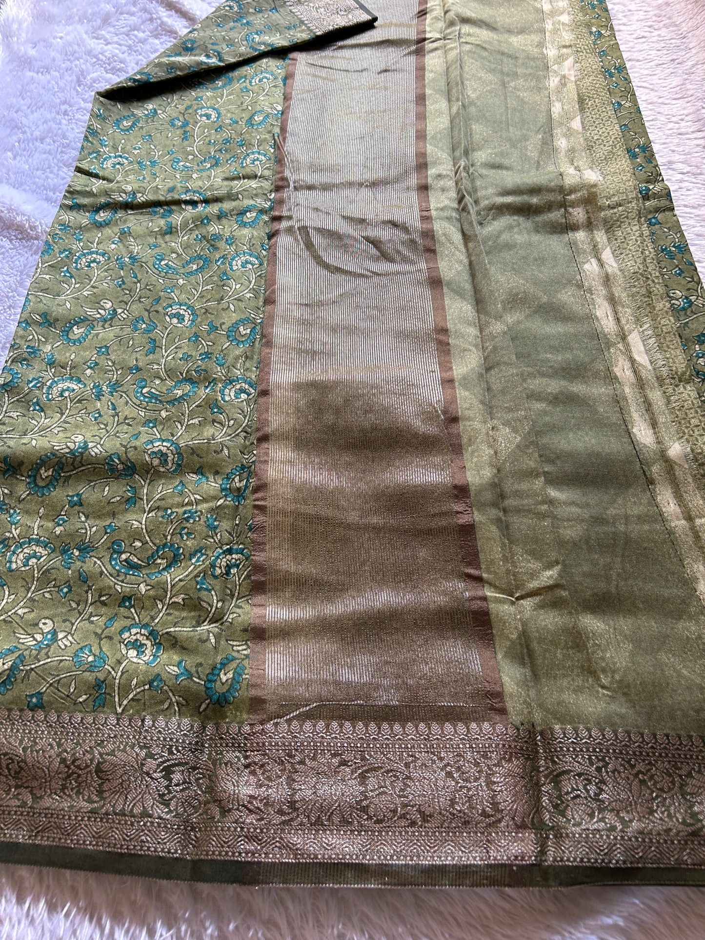 Sarala (2D) : Sage green-dark olive green