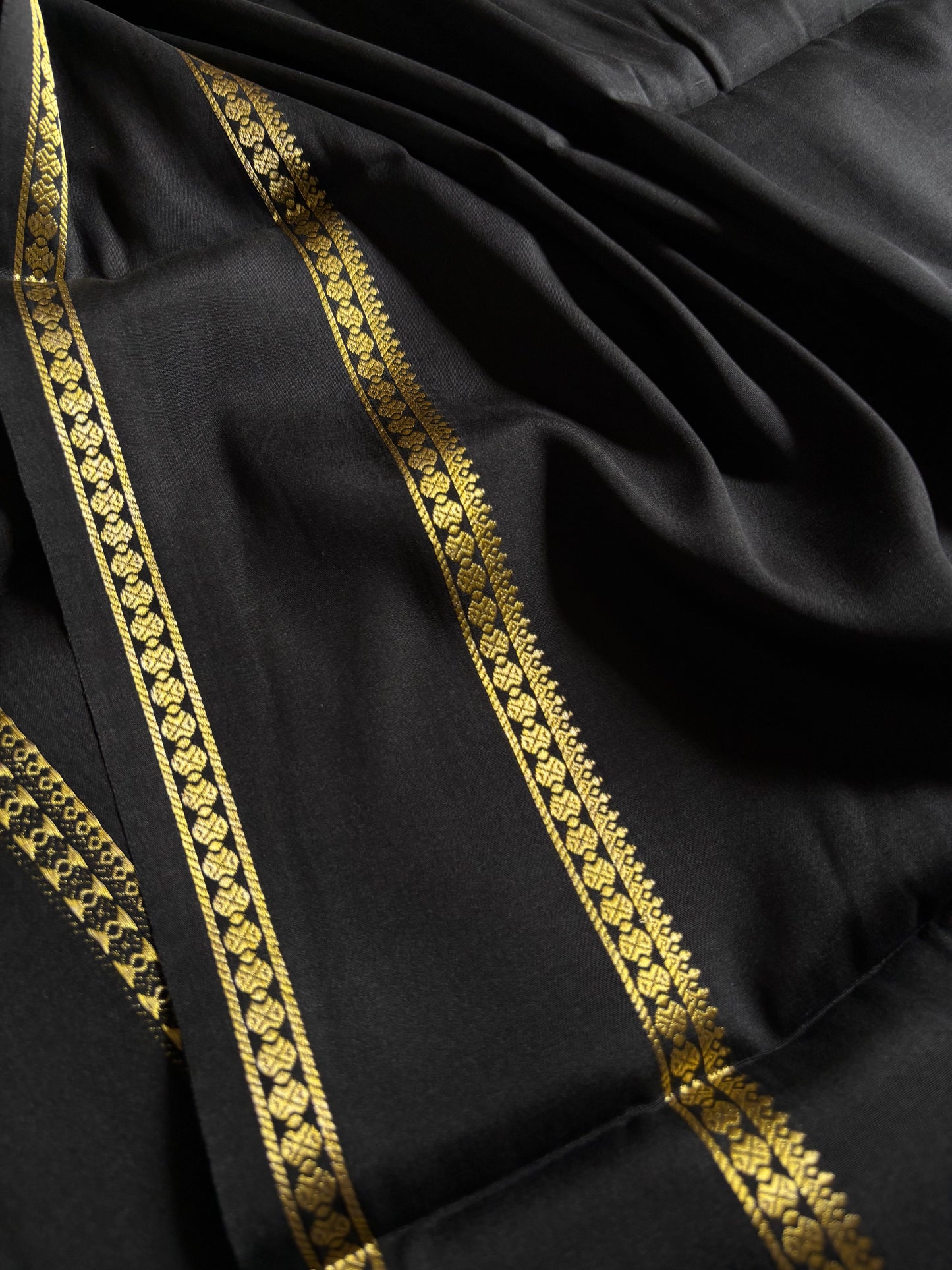 Shakthi : Solid Black