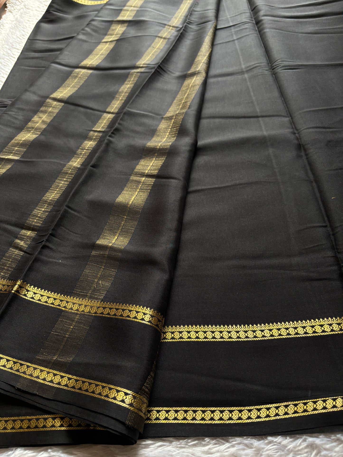 Shakthi : Solid Black