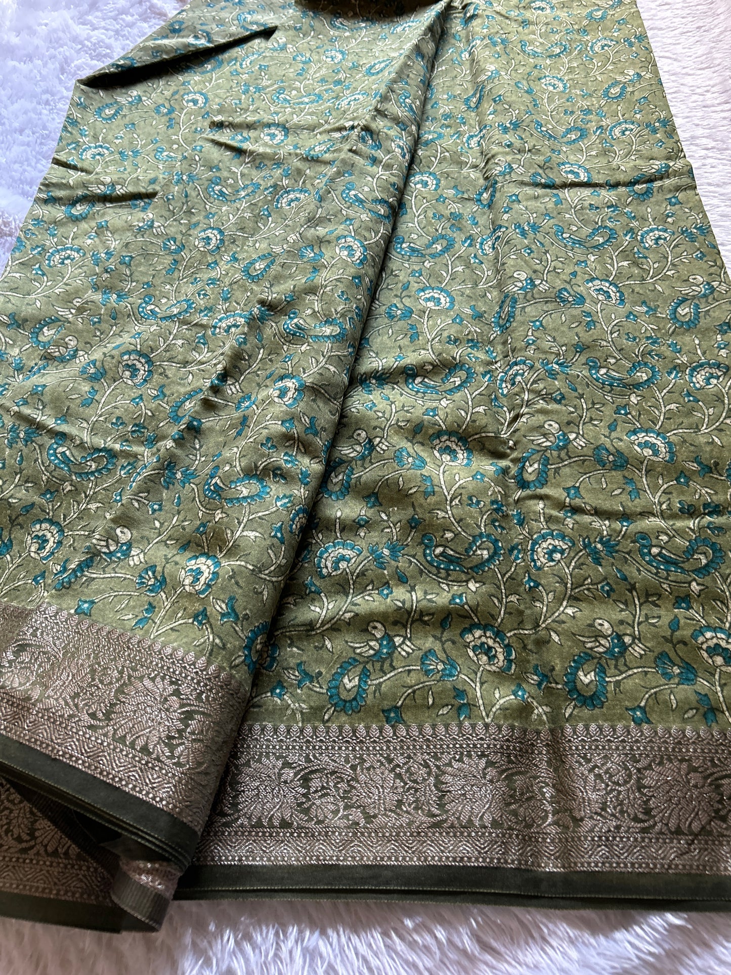 Sarala (2D) : Sage green-dark olive green