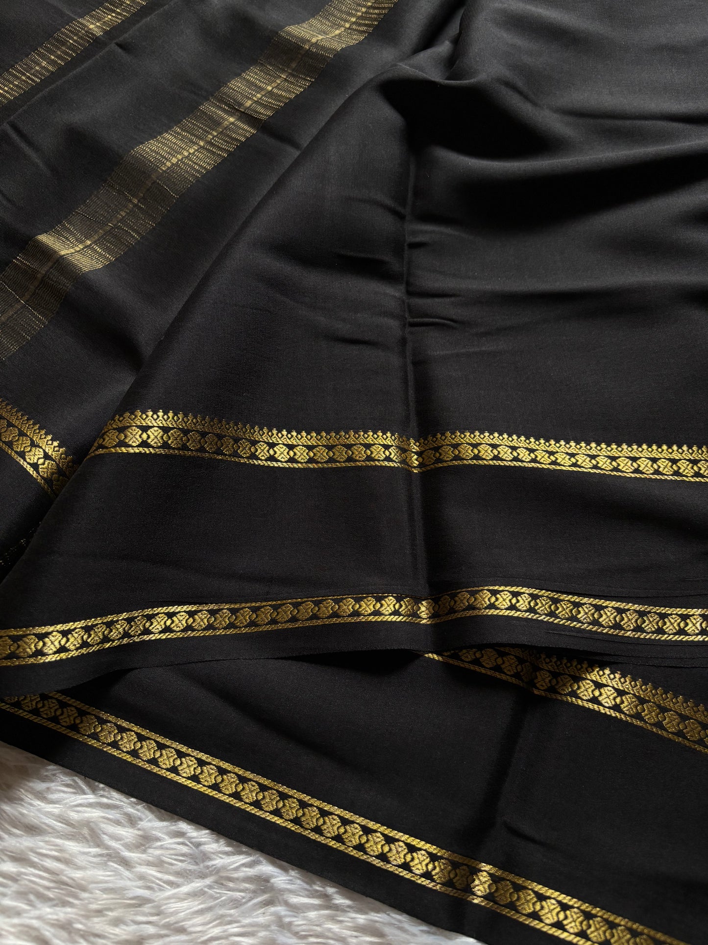 Shakthi : Solid Black