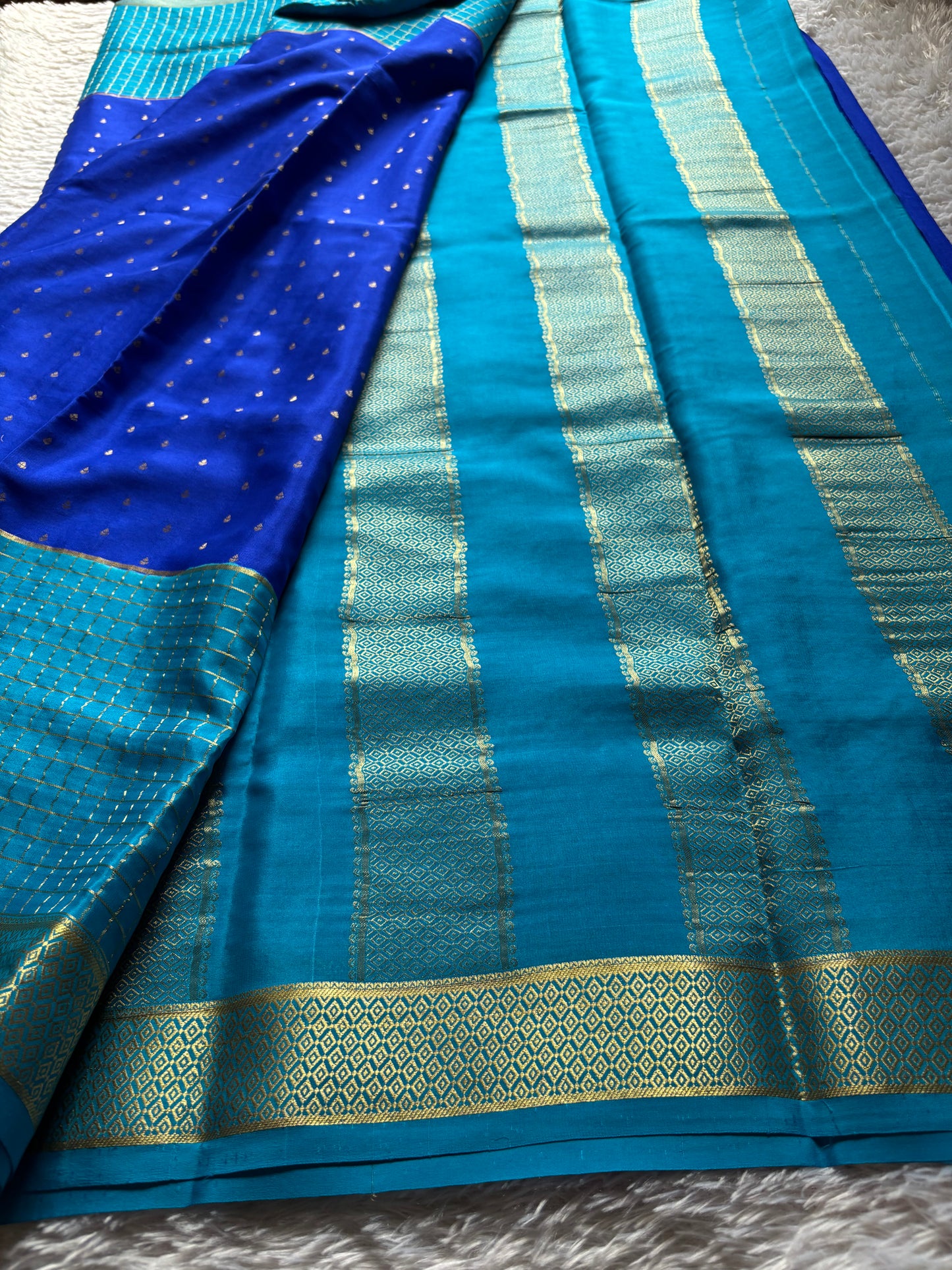 Kavya (2D) : Royal blue-ananda blue