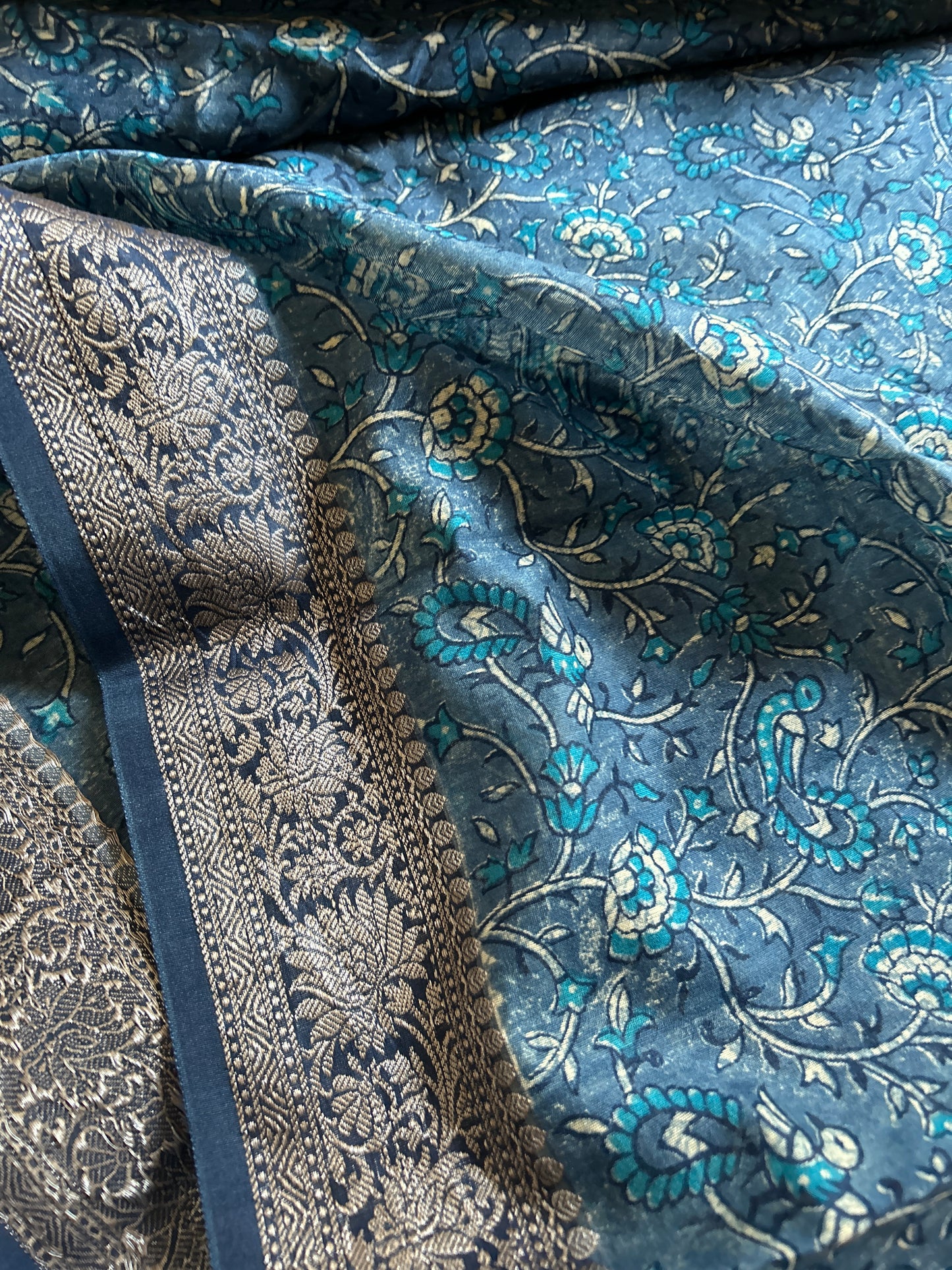 Sarala (2D) : Steel blue-dark teal blue