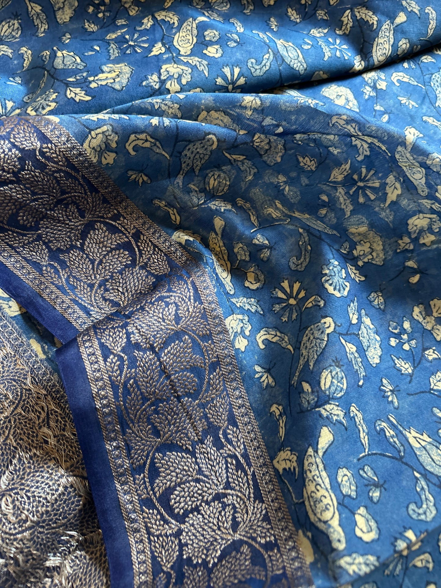 Sarala (2D) : Indigo blue-dark blue