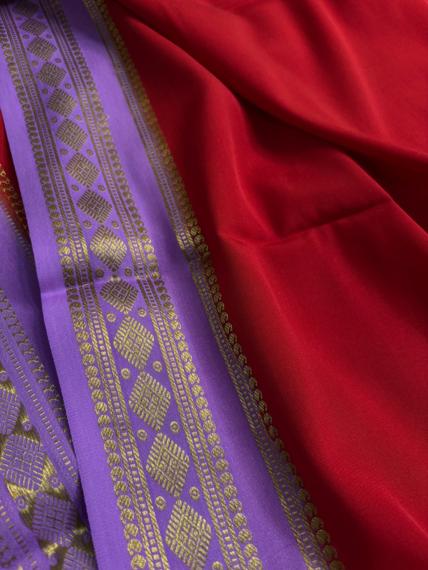 Saanvi (2D) : Dark red-dark lavender