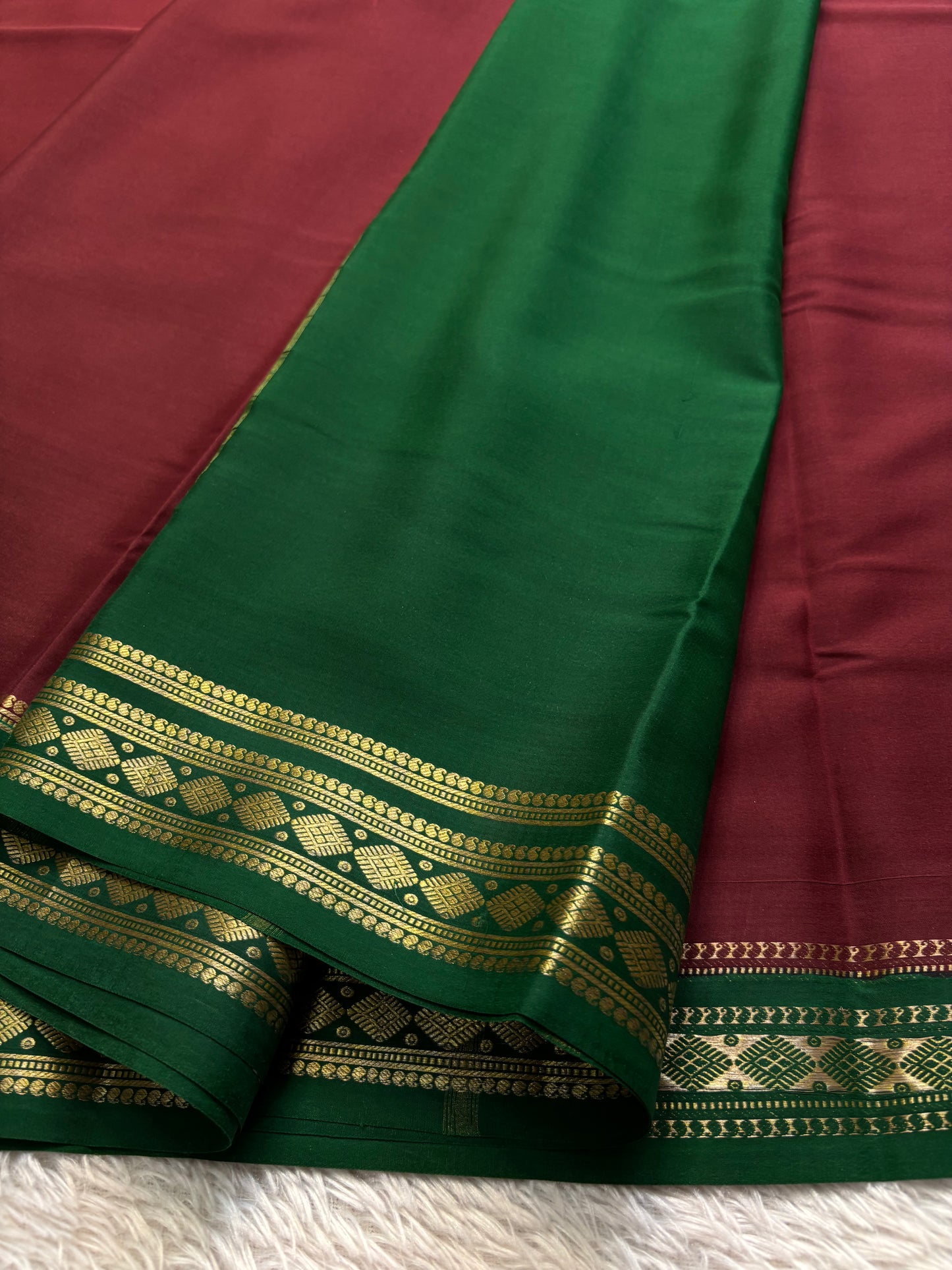 Saanvi (2D) : Maroon-bottle green