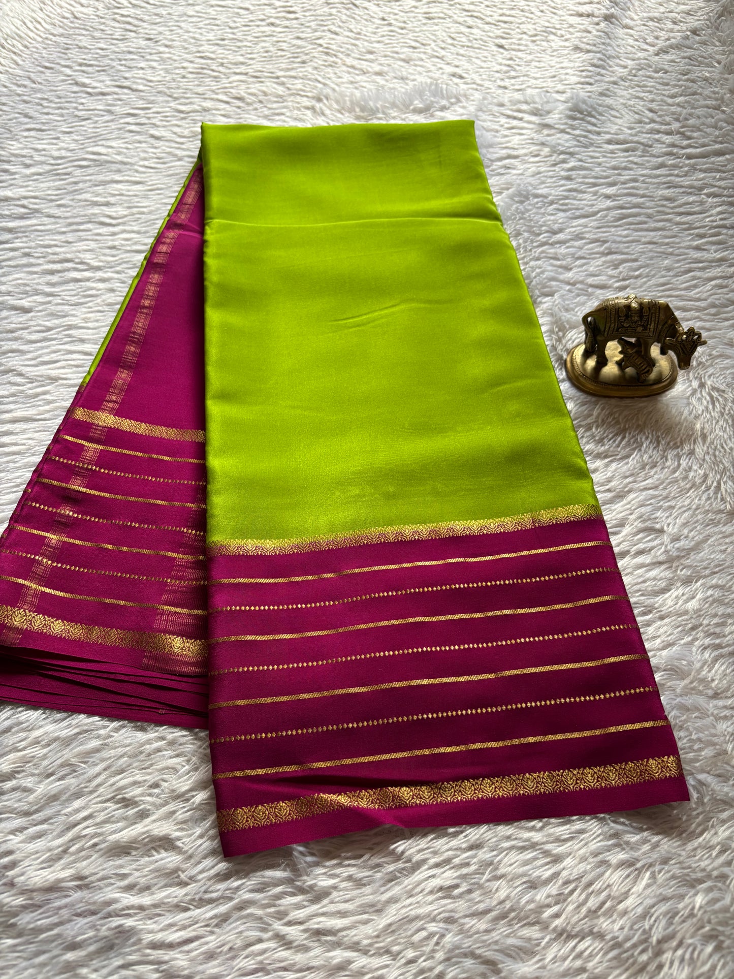 Navami (2D) : Mehendi green-rani pink