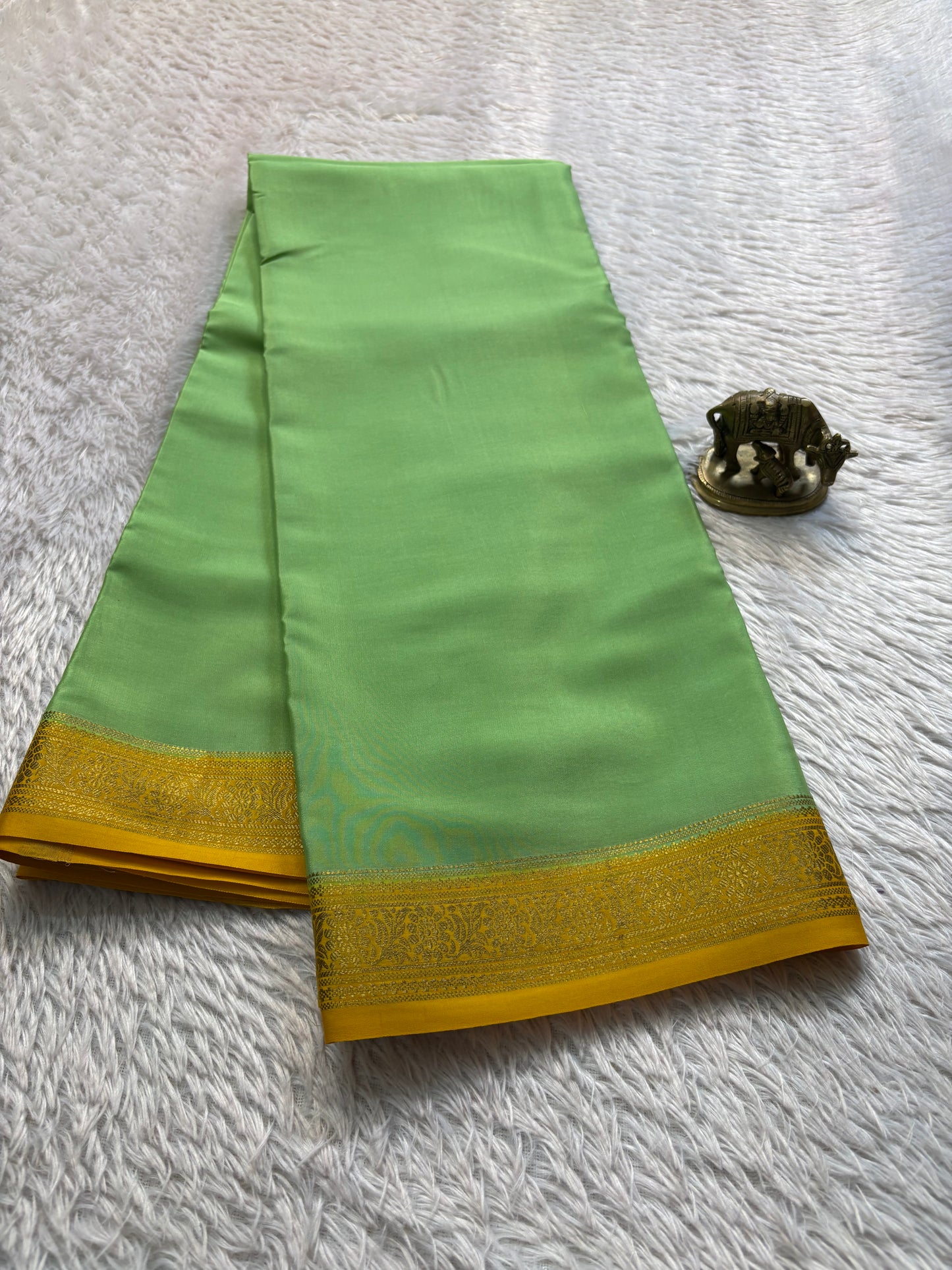 Anagha (2D) : Pista green-golden yellow