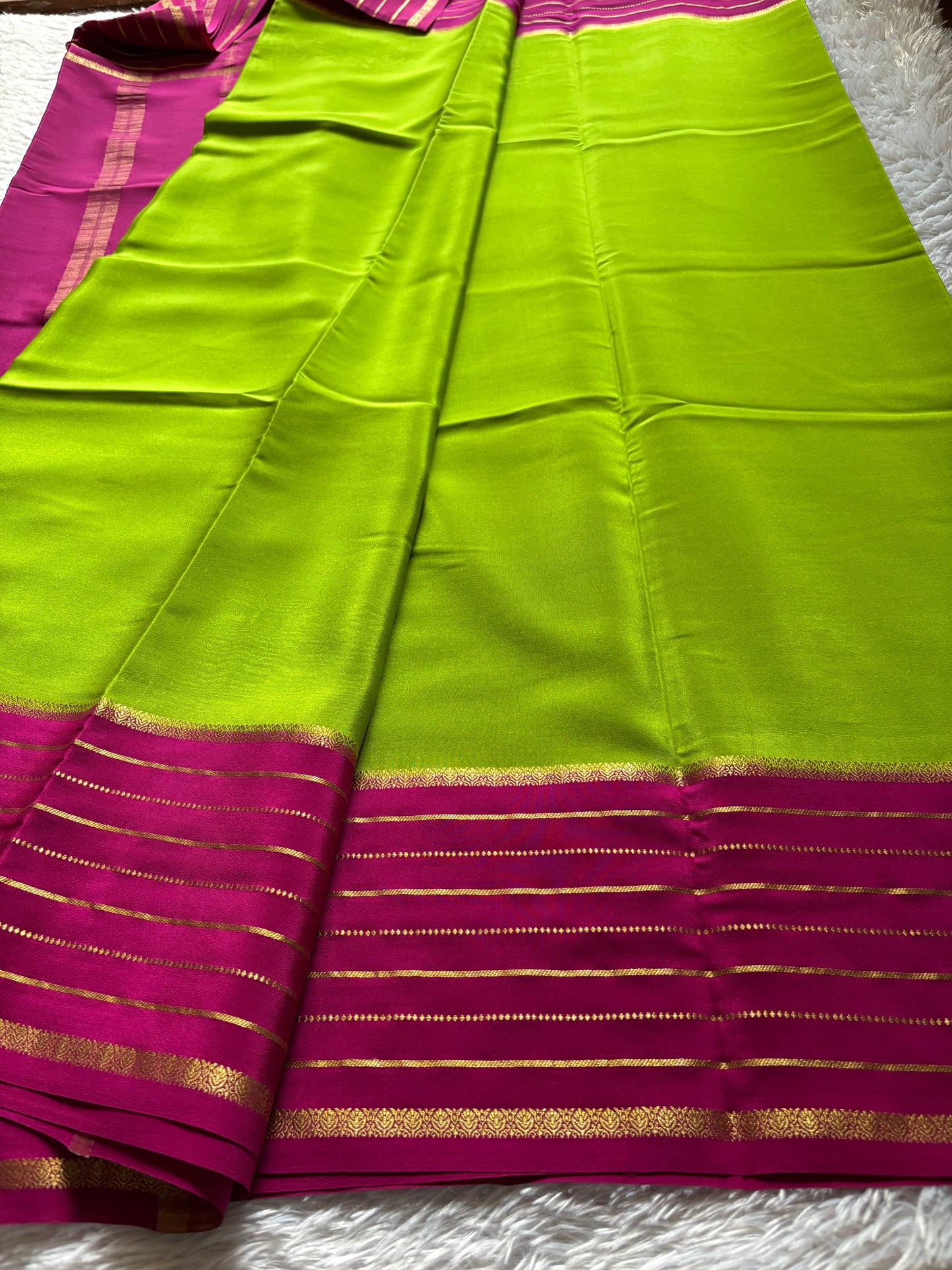 Navami (2D) : Mehendi green-rani pink