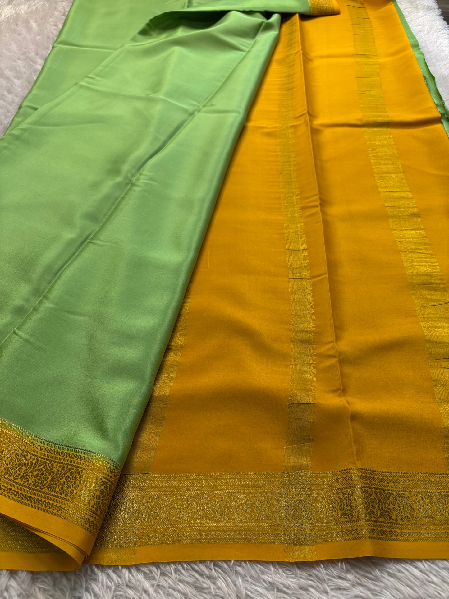 Anagha (2D) : Pista green-golden yellow