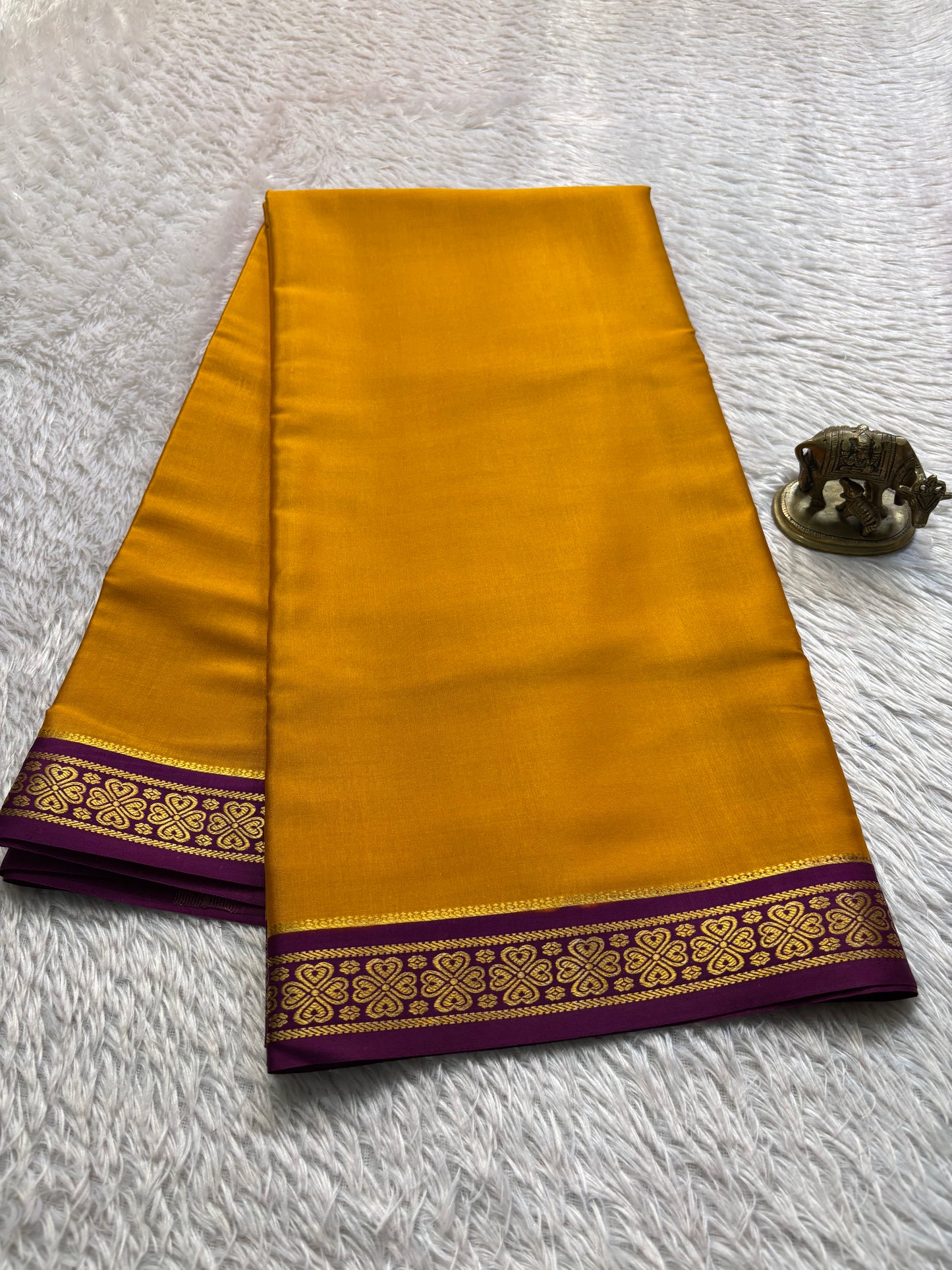 Champaka (2D) : Golden yellow-dark magenta