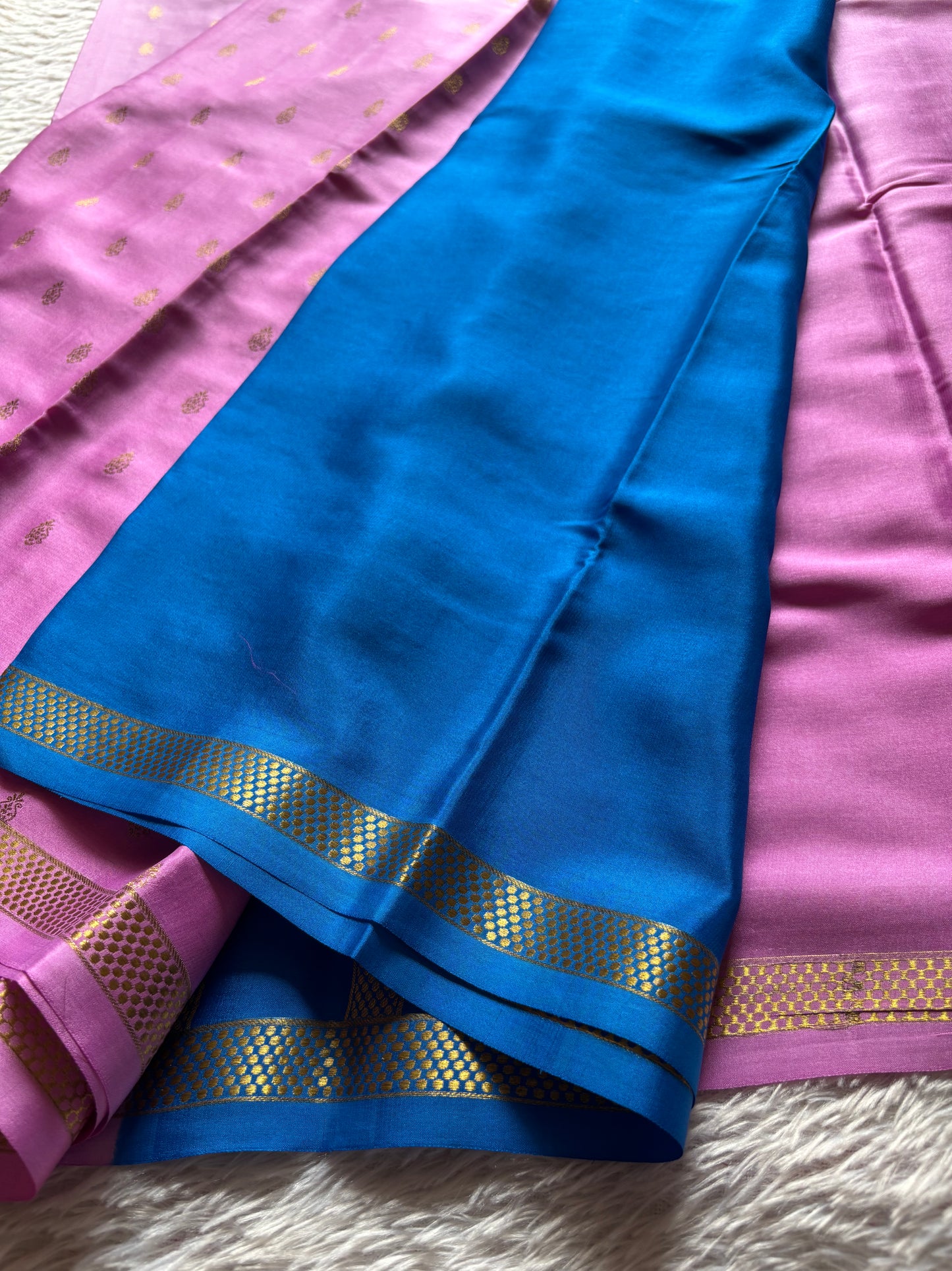 Bhavana (2D) : Rose pink-cobalt blue
