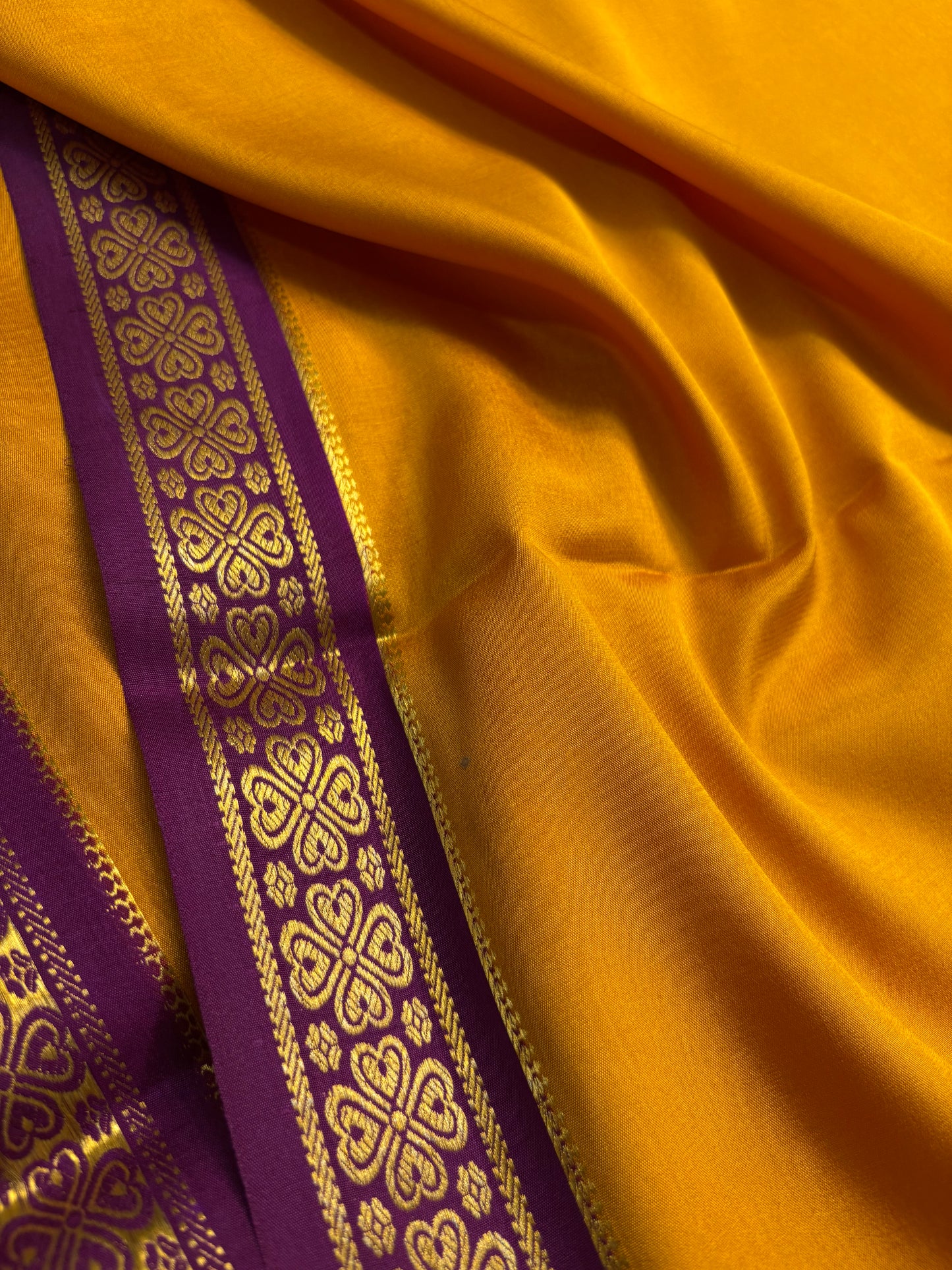 Champaka (2D) : Golden yellow-dark magenta