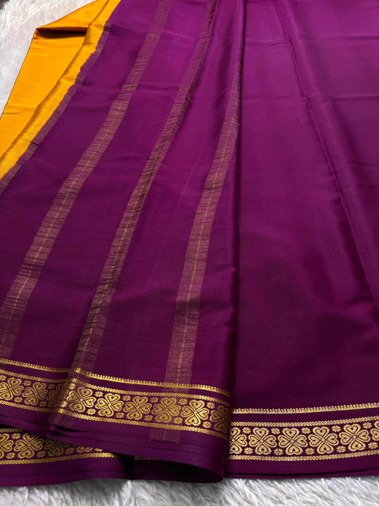 Champaka (2D) : Golden yellow-dark magenta
