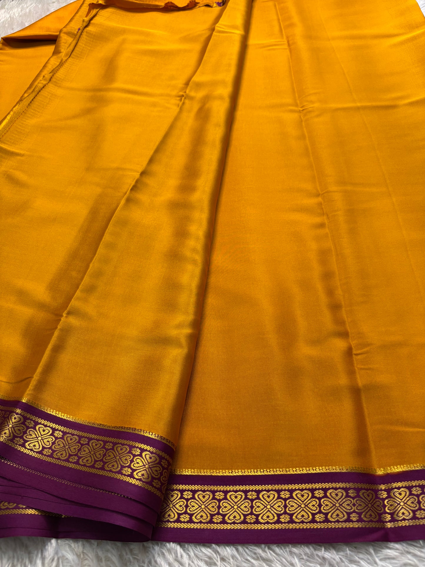 Champaka (2D) : Golden yellow-dark magenta
