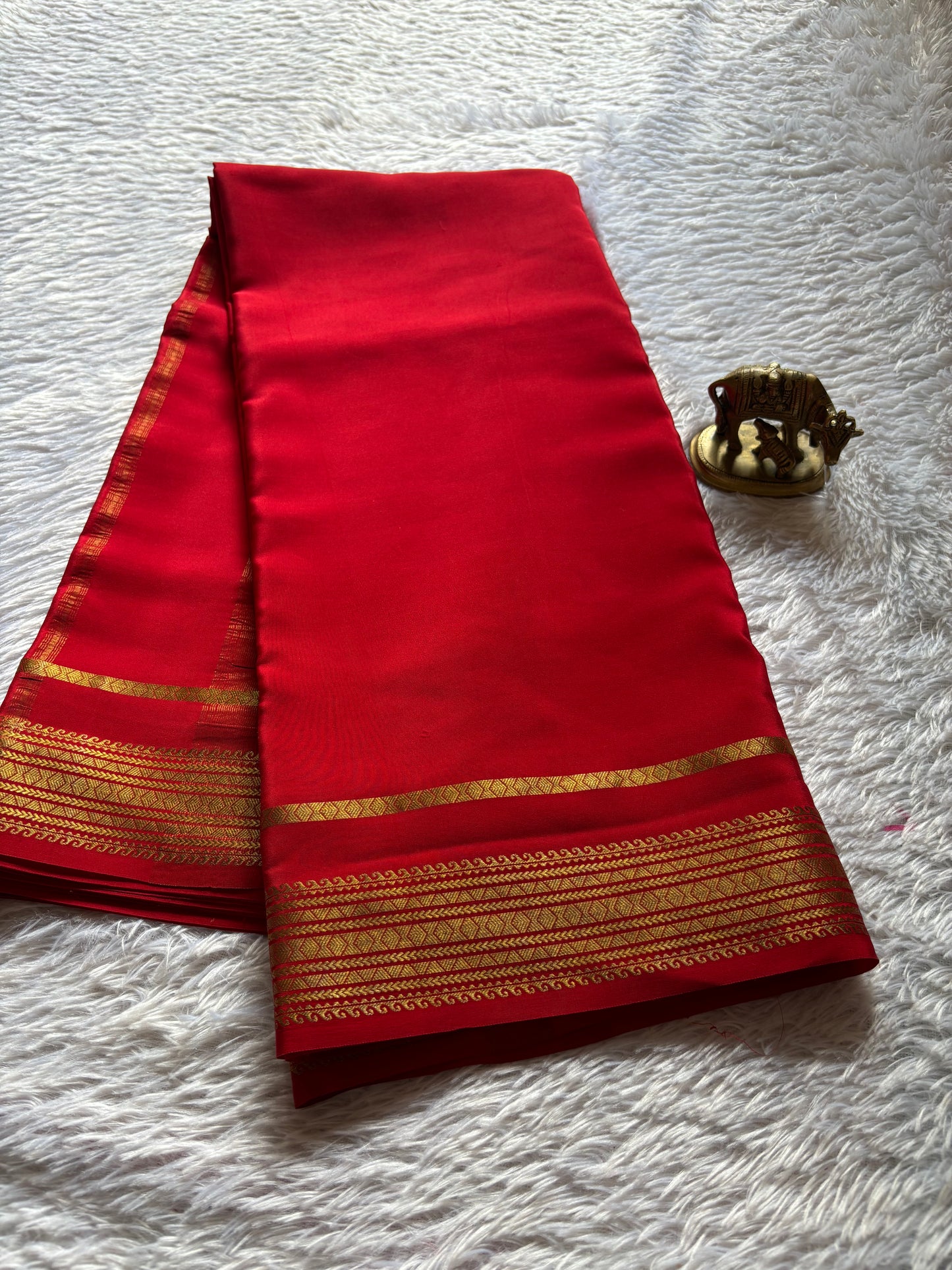 Vanaja : Solid Red