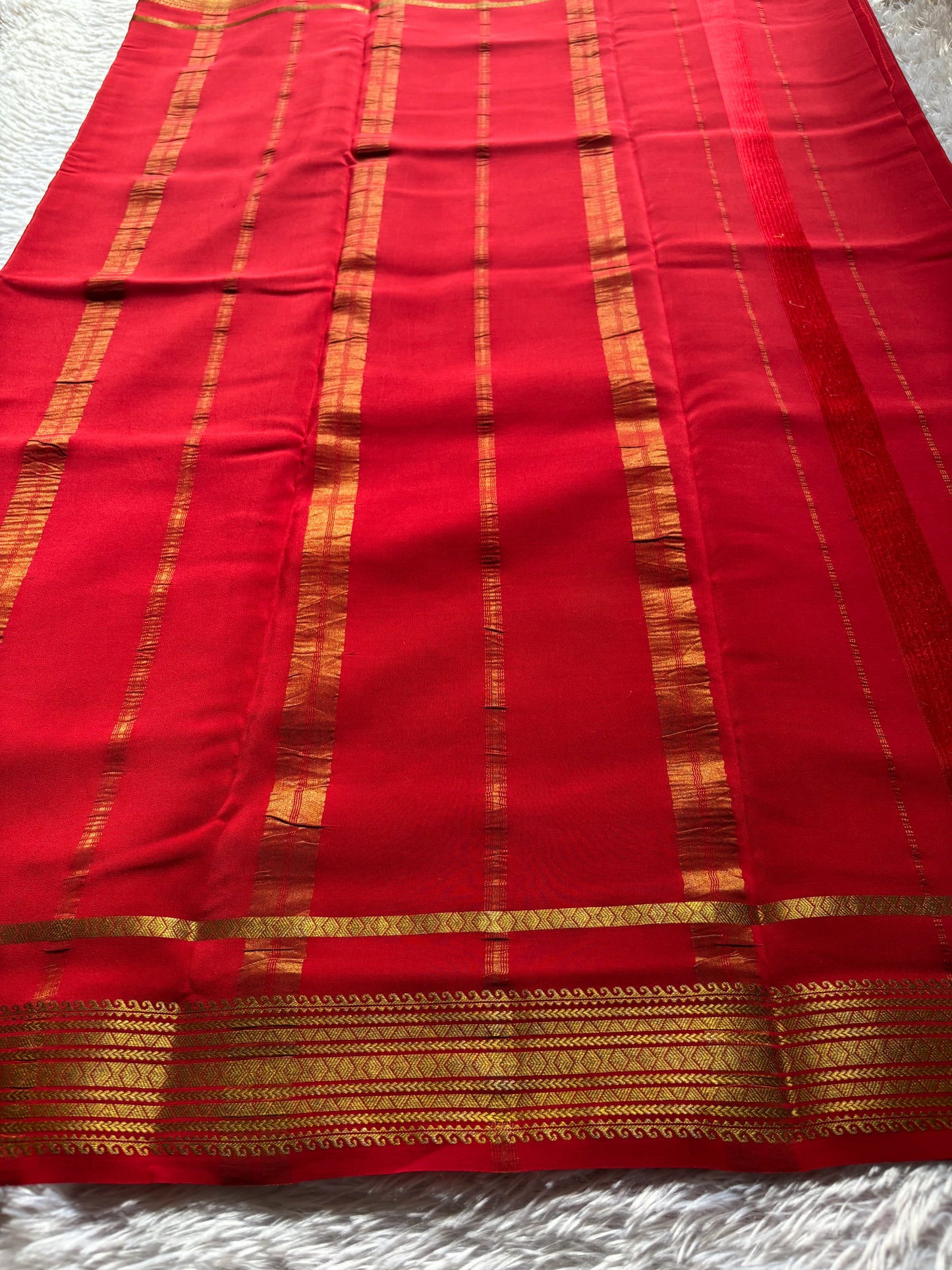 Vanaja : Solid Red